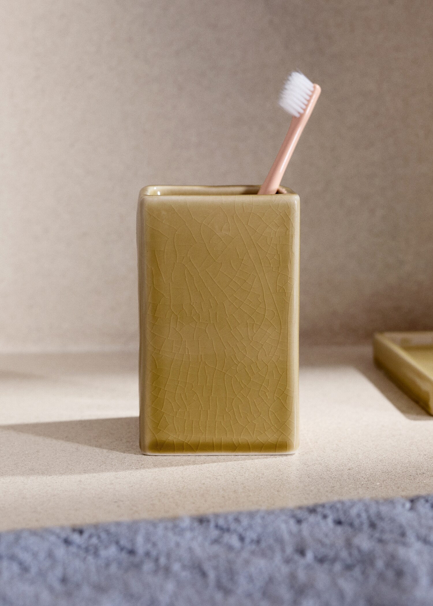 Crackled ceramic toothbrush tumbler - General plane