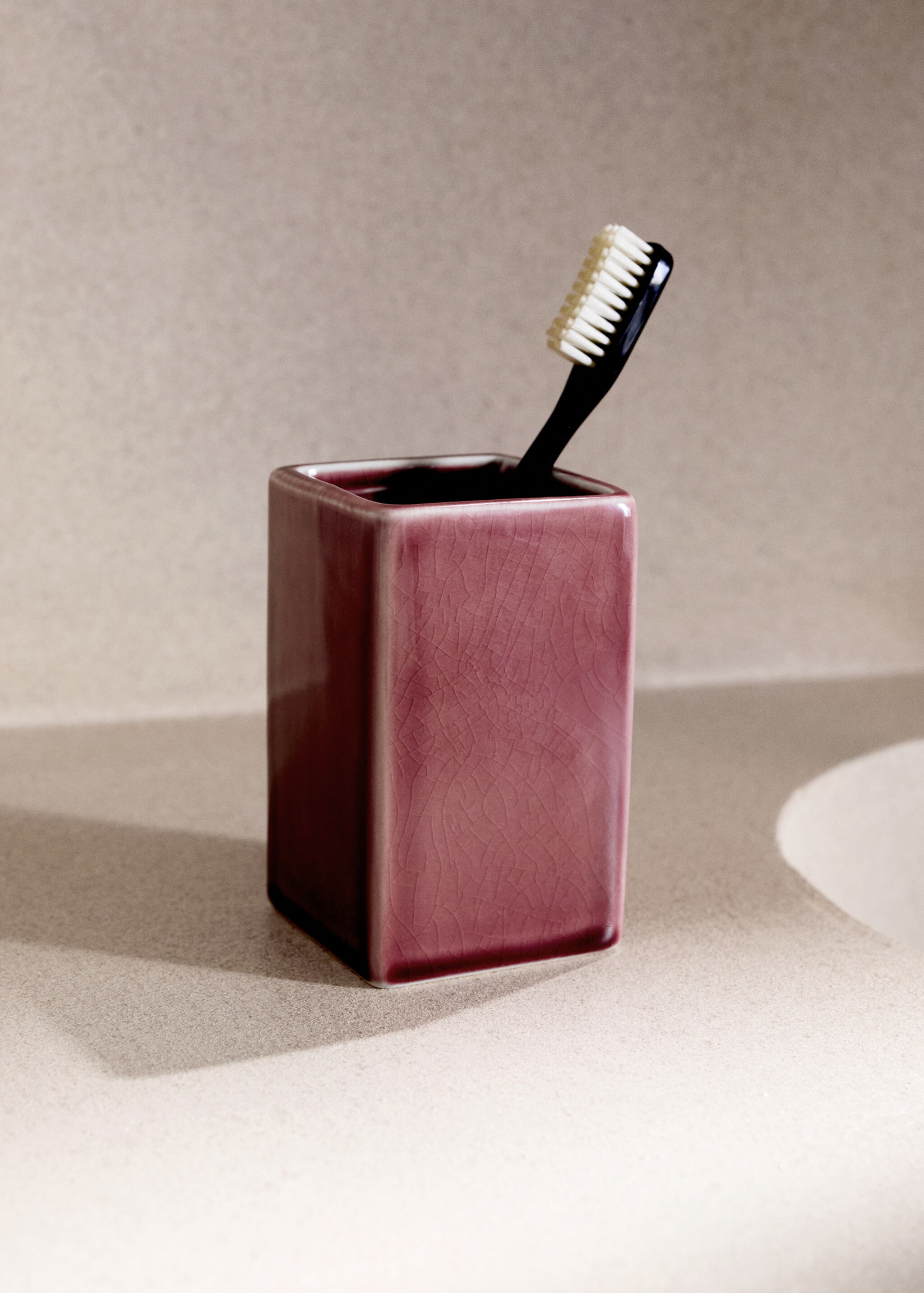 Crackled ceramic toothbrush tumbler - General plane, Cherry. Ref: 27073283-00.