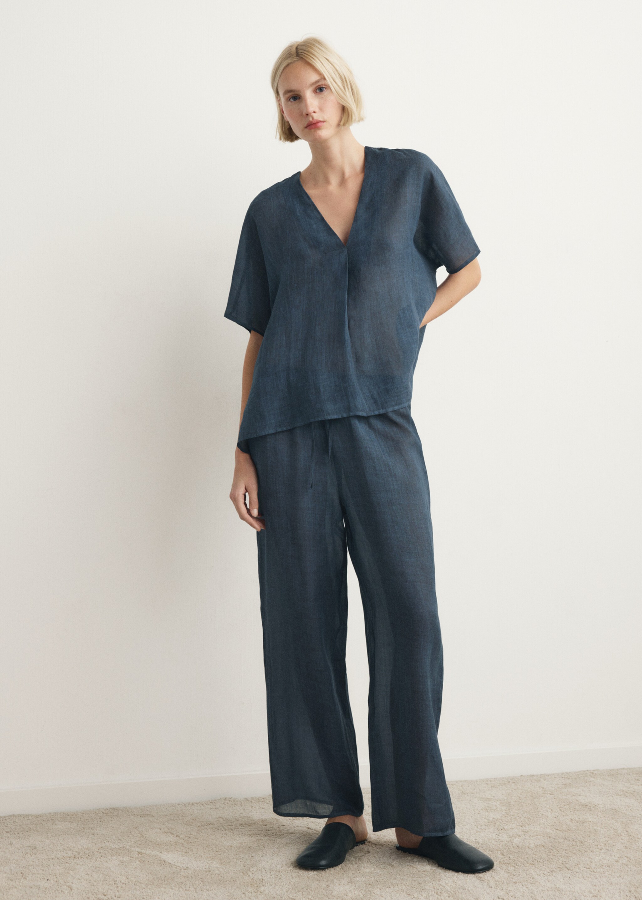 100% ramie kaftan with an overdyed effect - General plane, Ink Blue. Ref: 27073320-00.