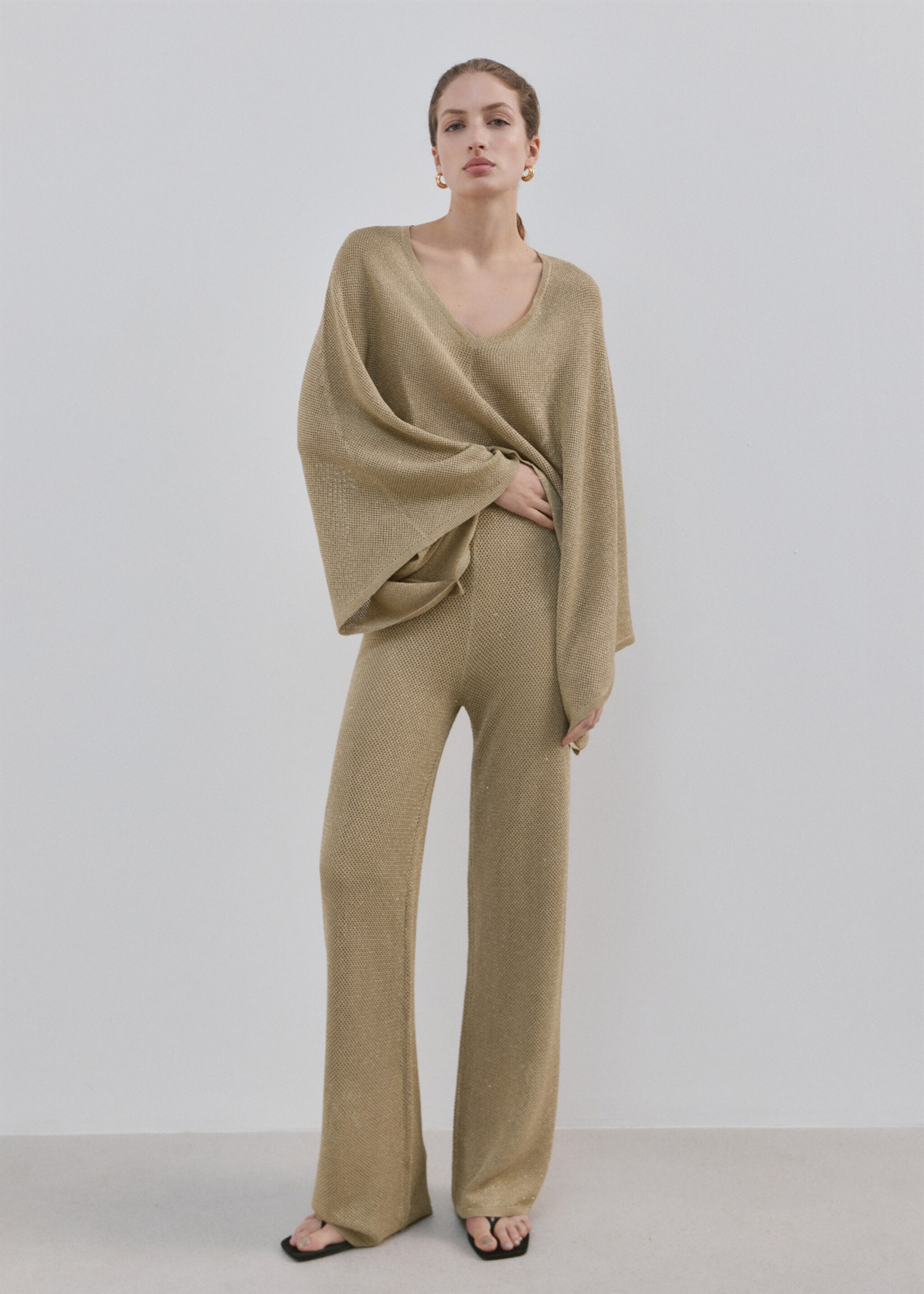 Knit trousers with mid-rise - General plane, Gold. Ref: 27074074-00.