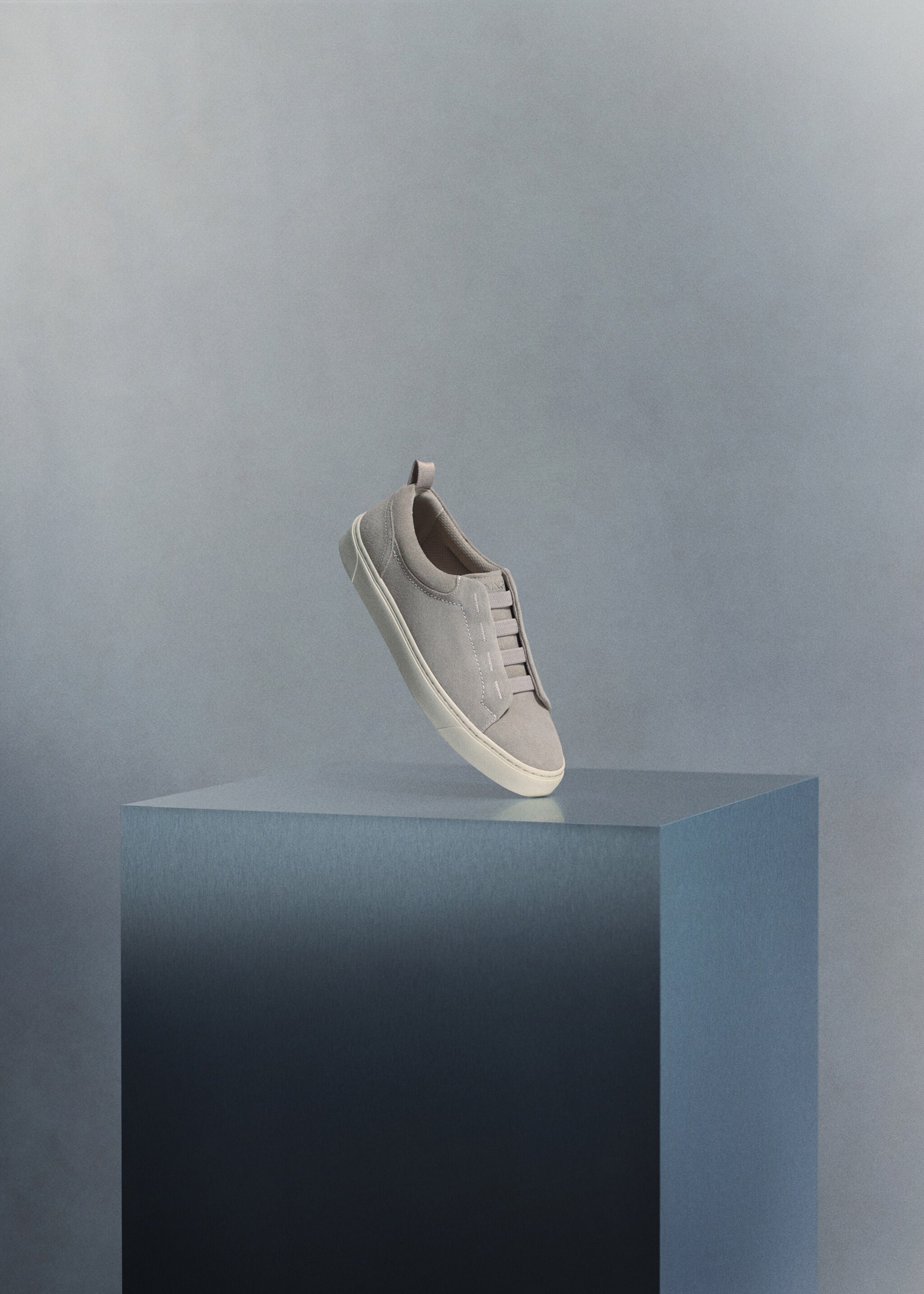 Suede leather trainer with Vibram® sole - General plane, Ice Grey. Ref: 27074409-00.