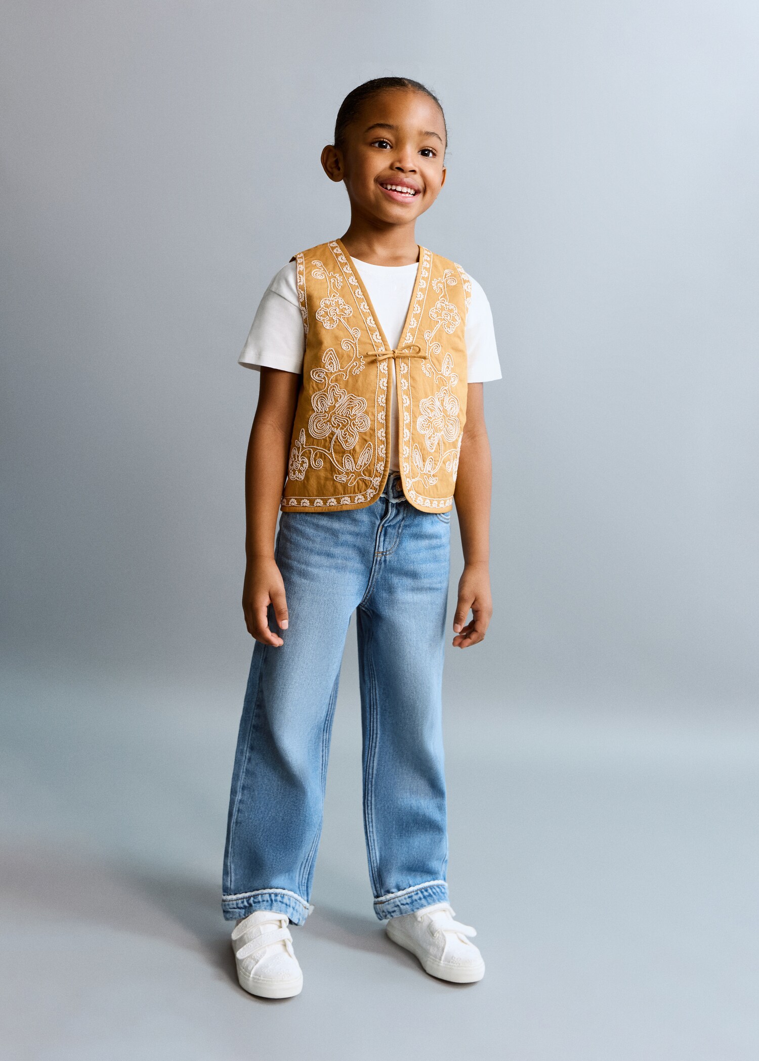 Straight jeans with turn-up - General plane