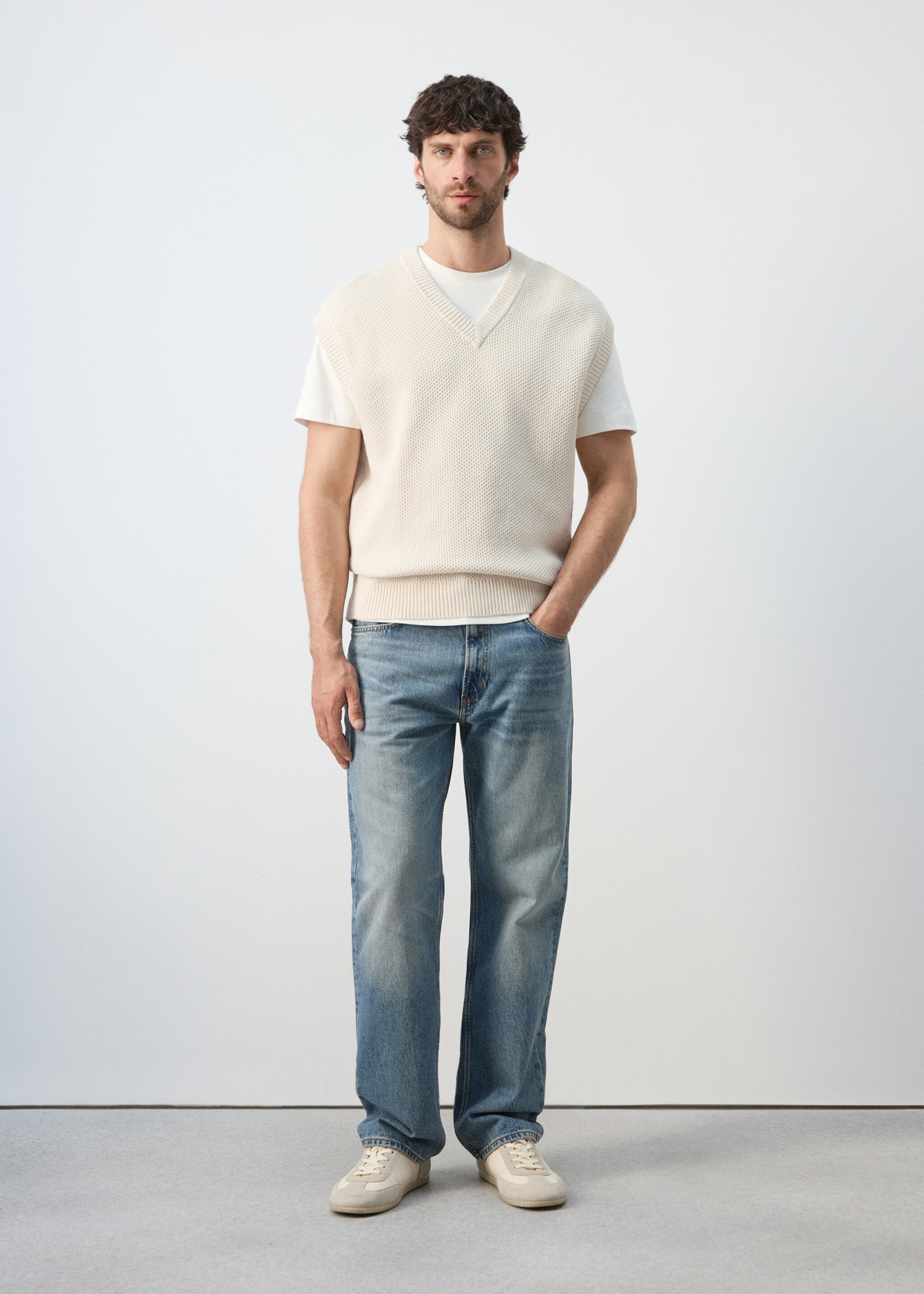 Mikro yapılı triko yelek - Genel plan, Ekrü. Ref: 27074431-00.