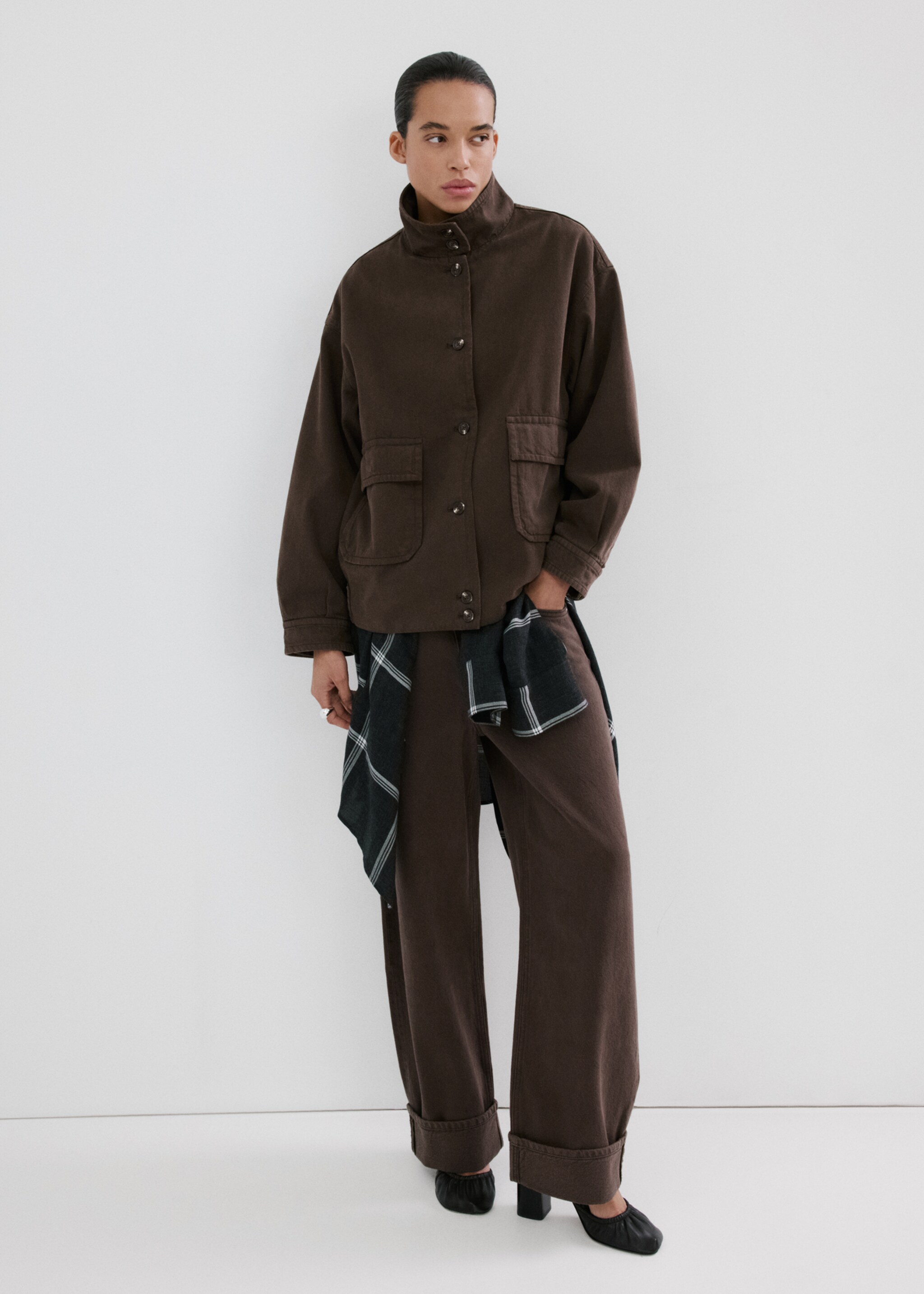 Oversized denim parka met zakken - Overzichtstekening, Chocoladebruin. Ref: 27075818-00.