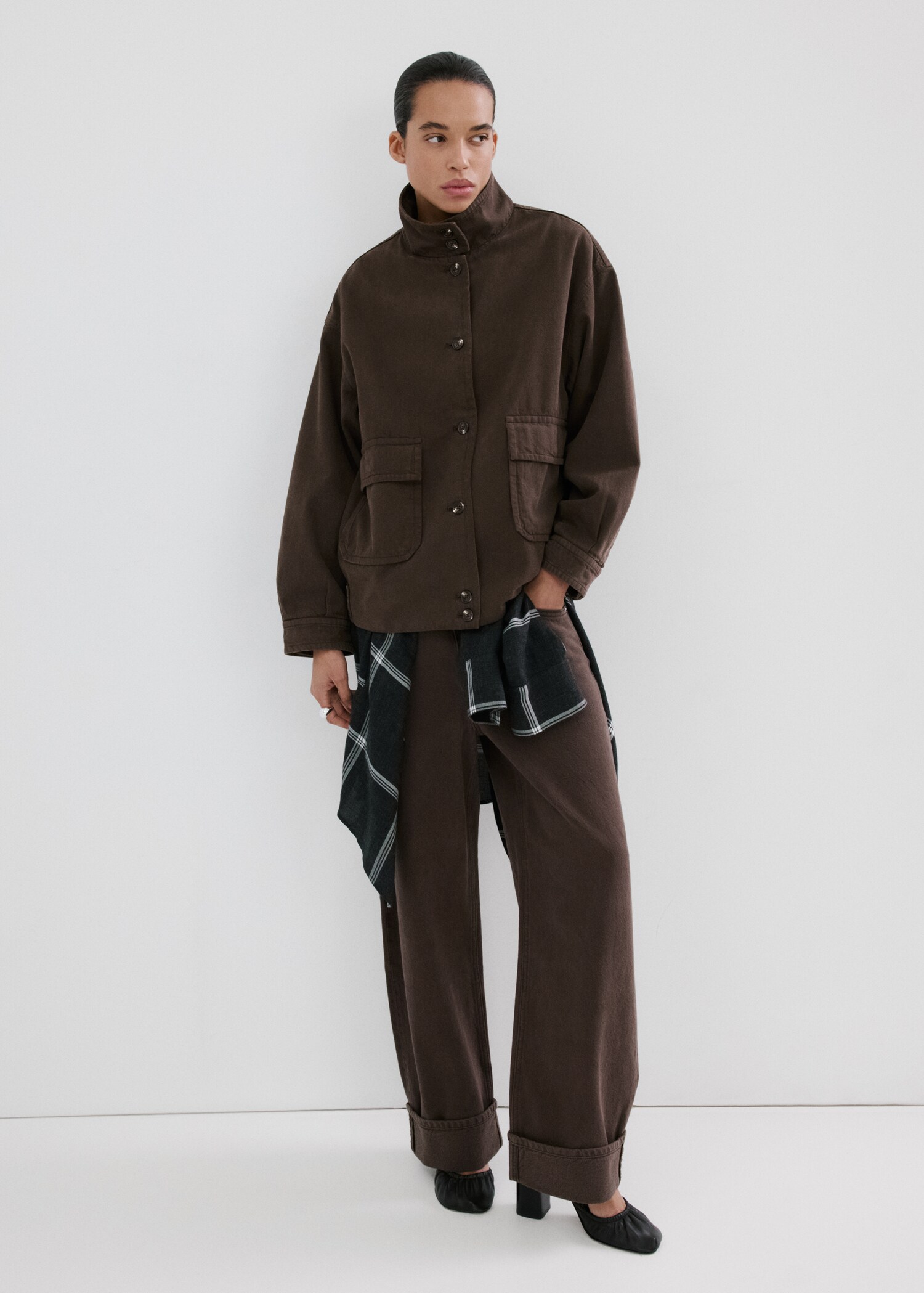 Oversized denim parka met zakken - Overzichtstekening