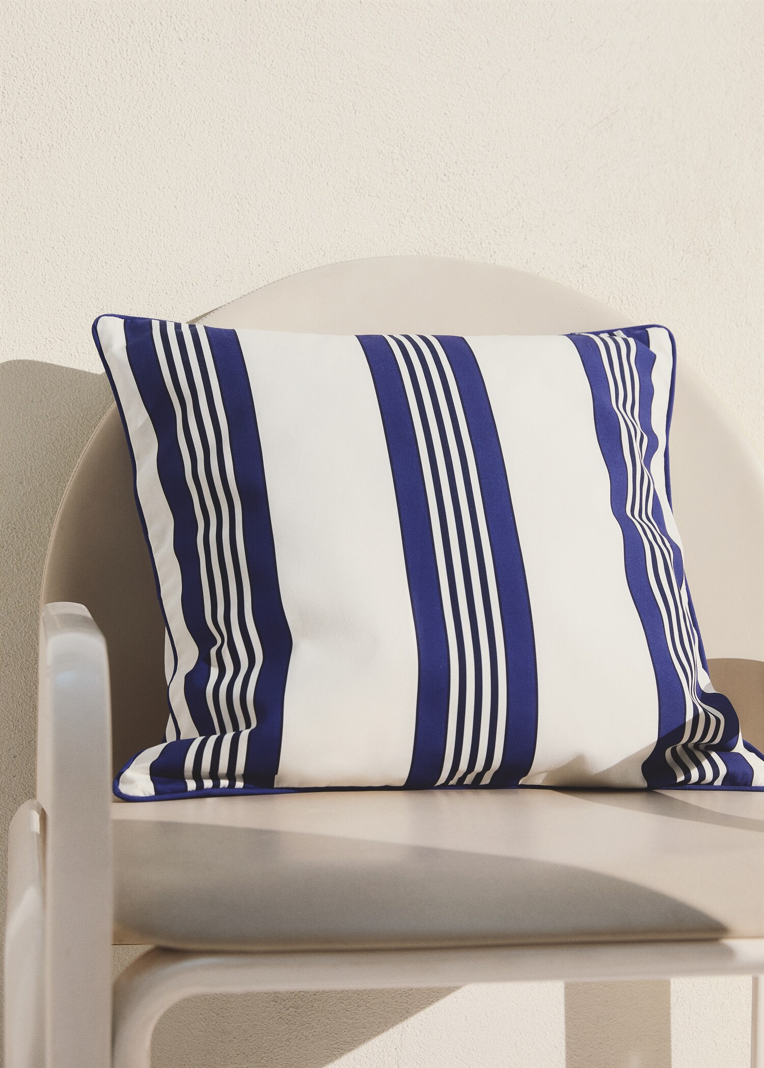 Striped 100% cotton cushion cover - General plane