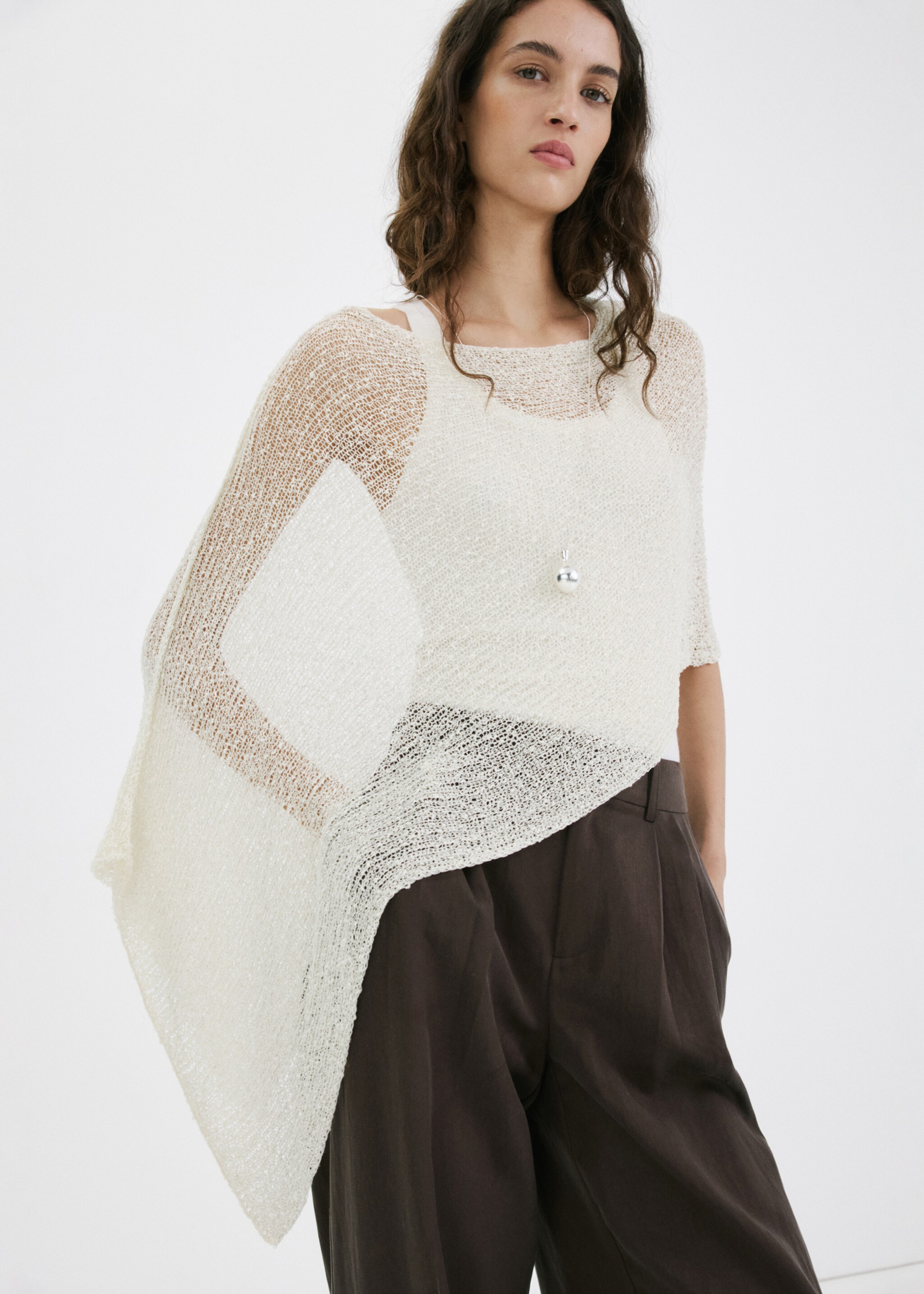 Асимметричная накидка из люрекса - Общий план, Экрю. Ref: 27075949-00.