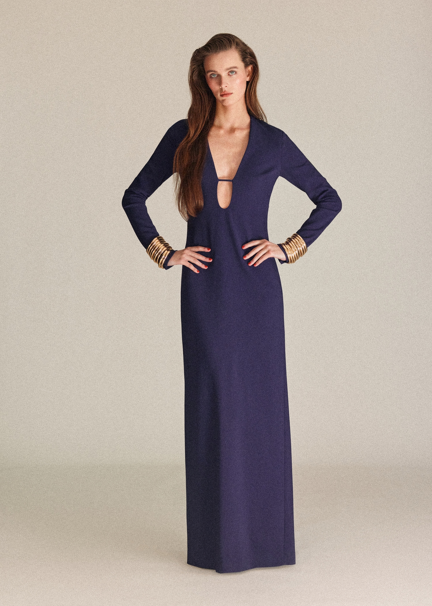 V-neckline long dress - General plane