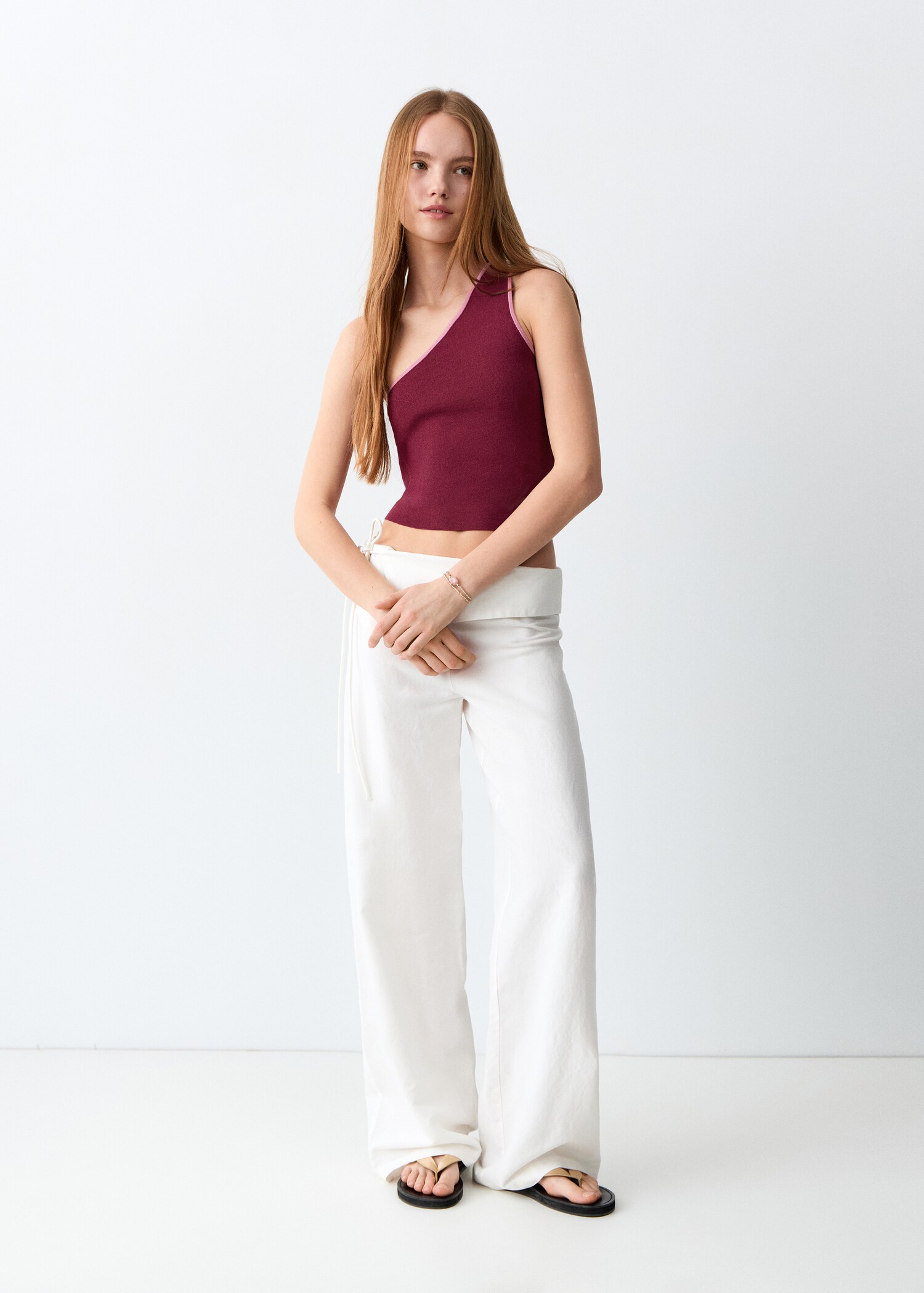 Asymmetrical top with contrasting trim - General plane