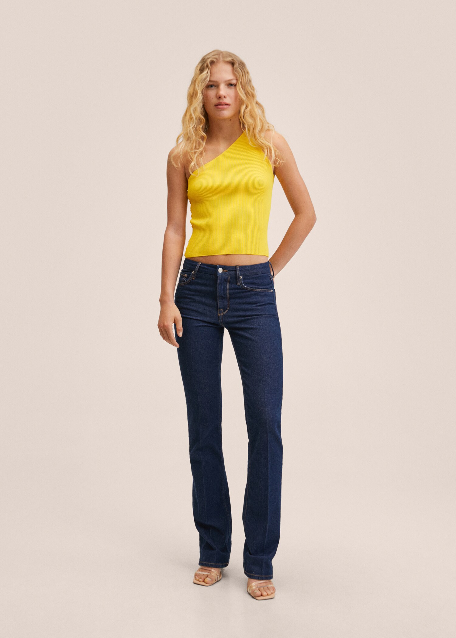 Knit asymmetric top - General plane
