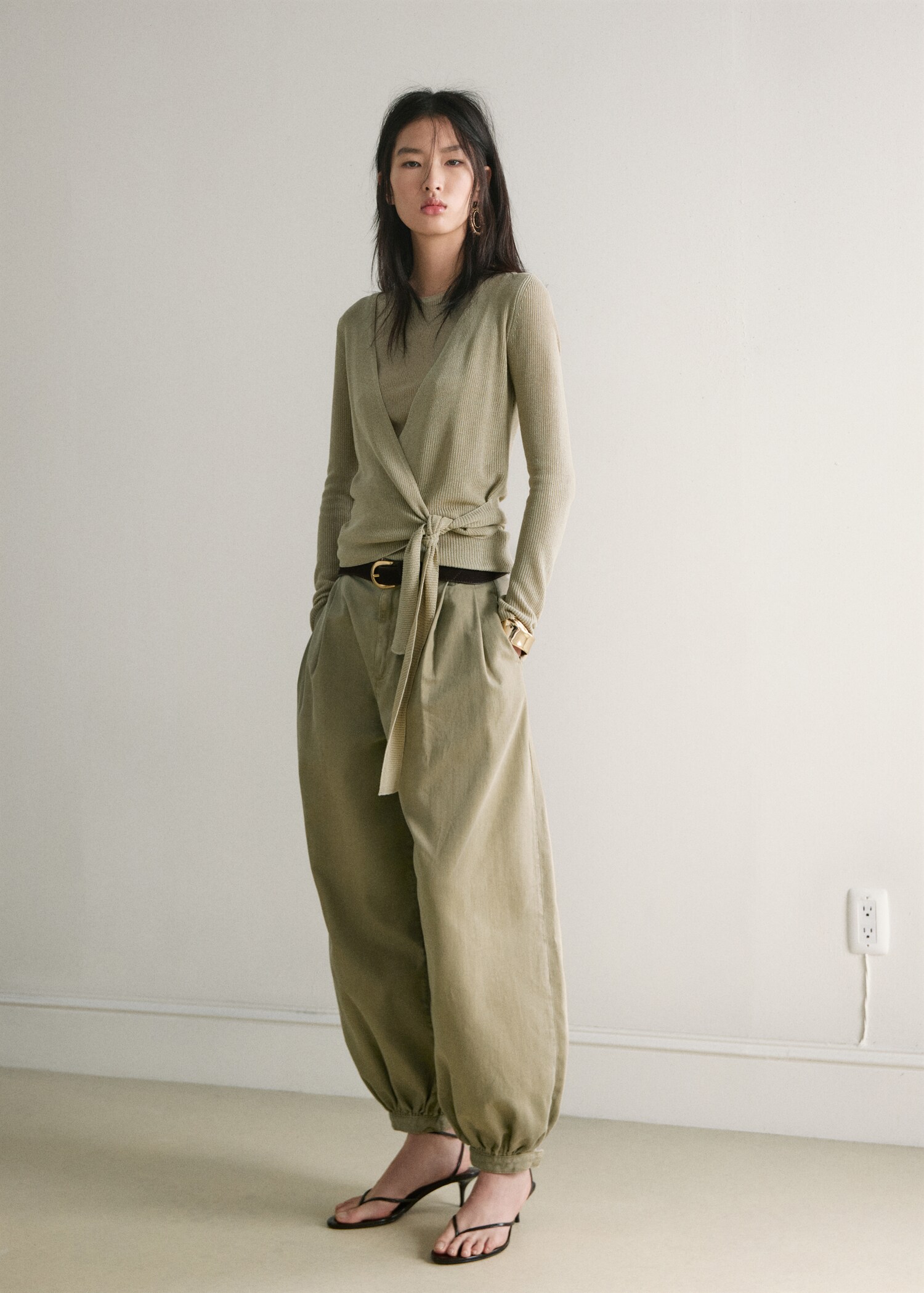 Knitted cardigan with bow - General plane