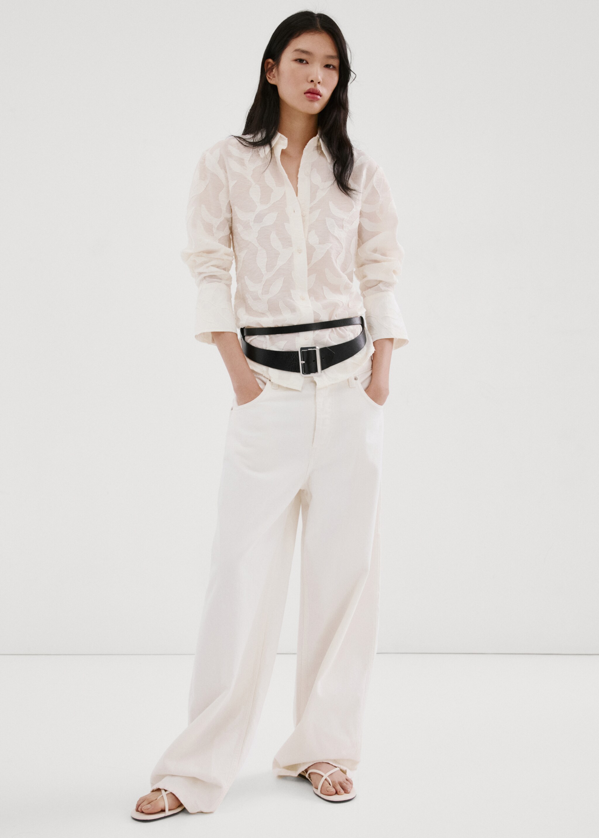 Blouse broderie florale - Plan général, Blanc cassé. Ref: 27077140-00.