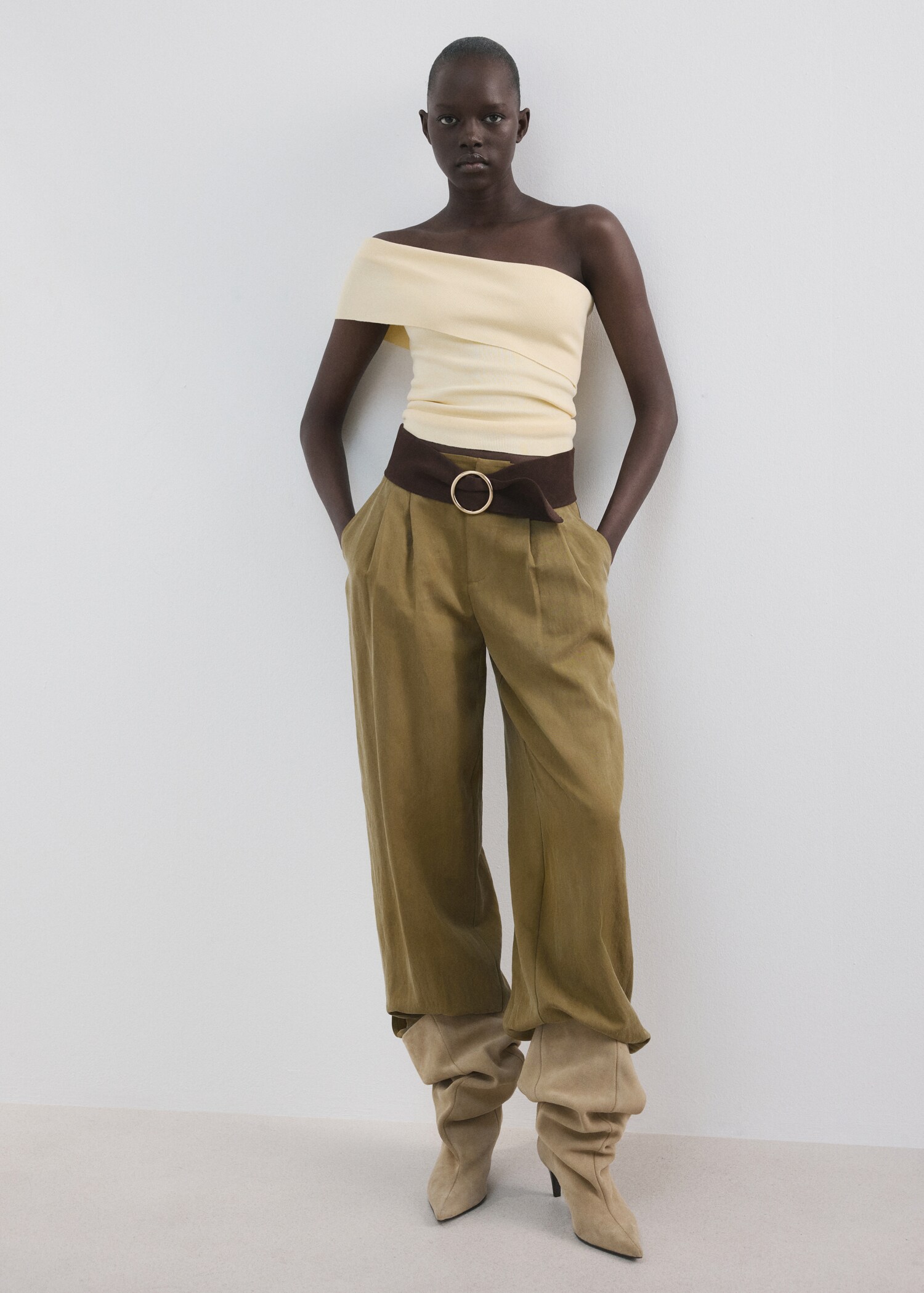 Off-shoulder top - General plane