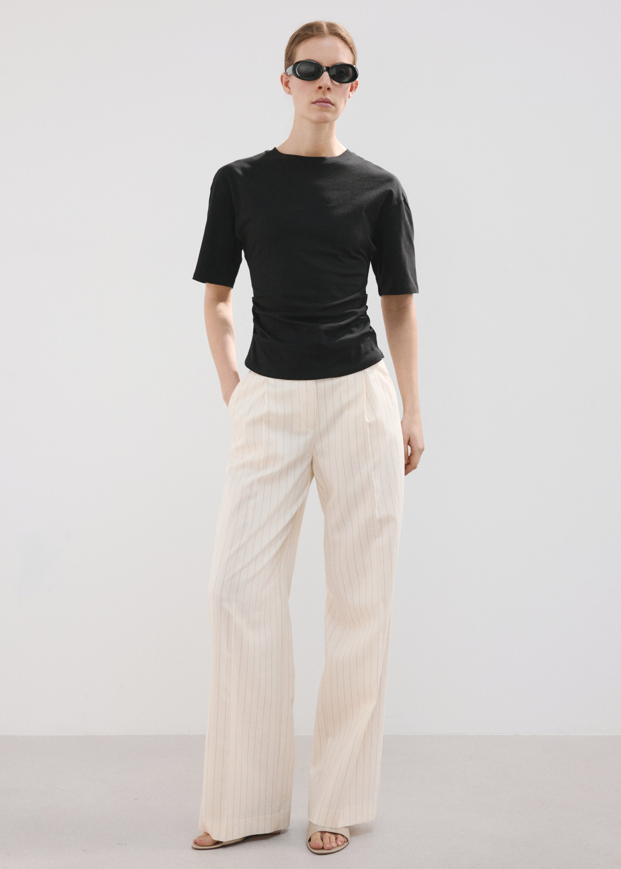 Baumwoll-T-Shirt mit Raffdetail - Allgemeine Ansicht, Schwarz. Ref: 27077166-00.