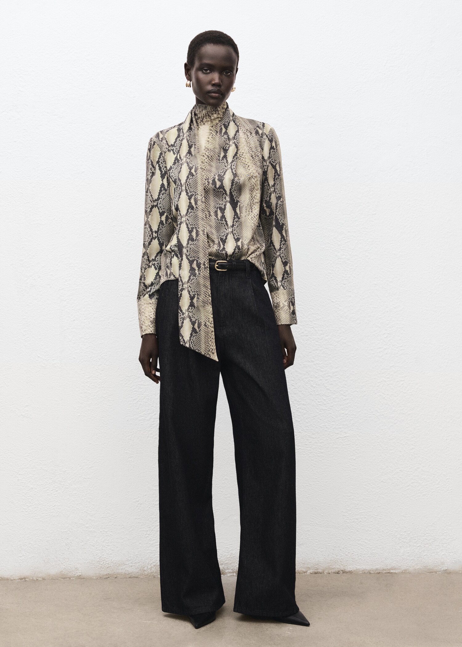 Blusa animal print fular - Plano general