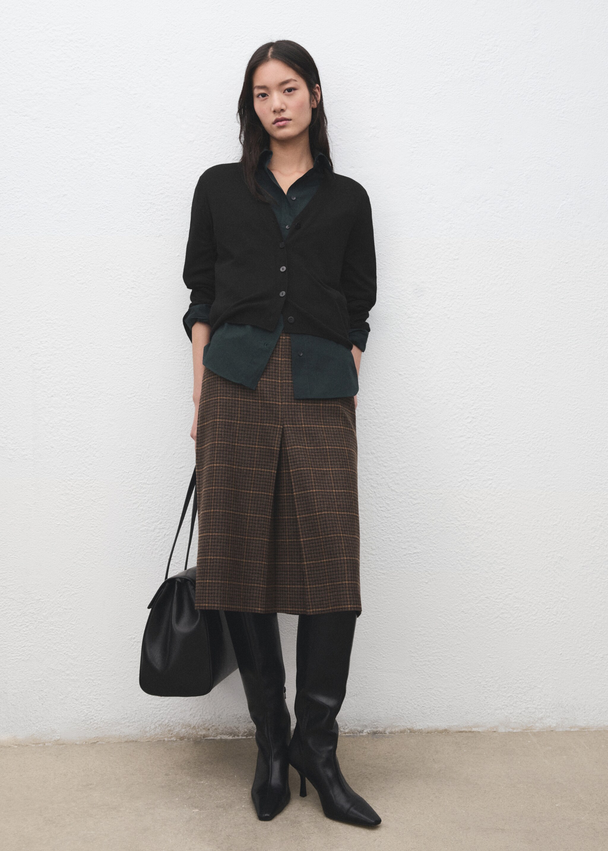 V-neck knitted cardigan - General plane, Black. Ref: 27081269-00.