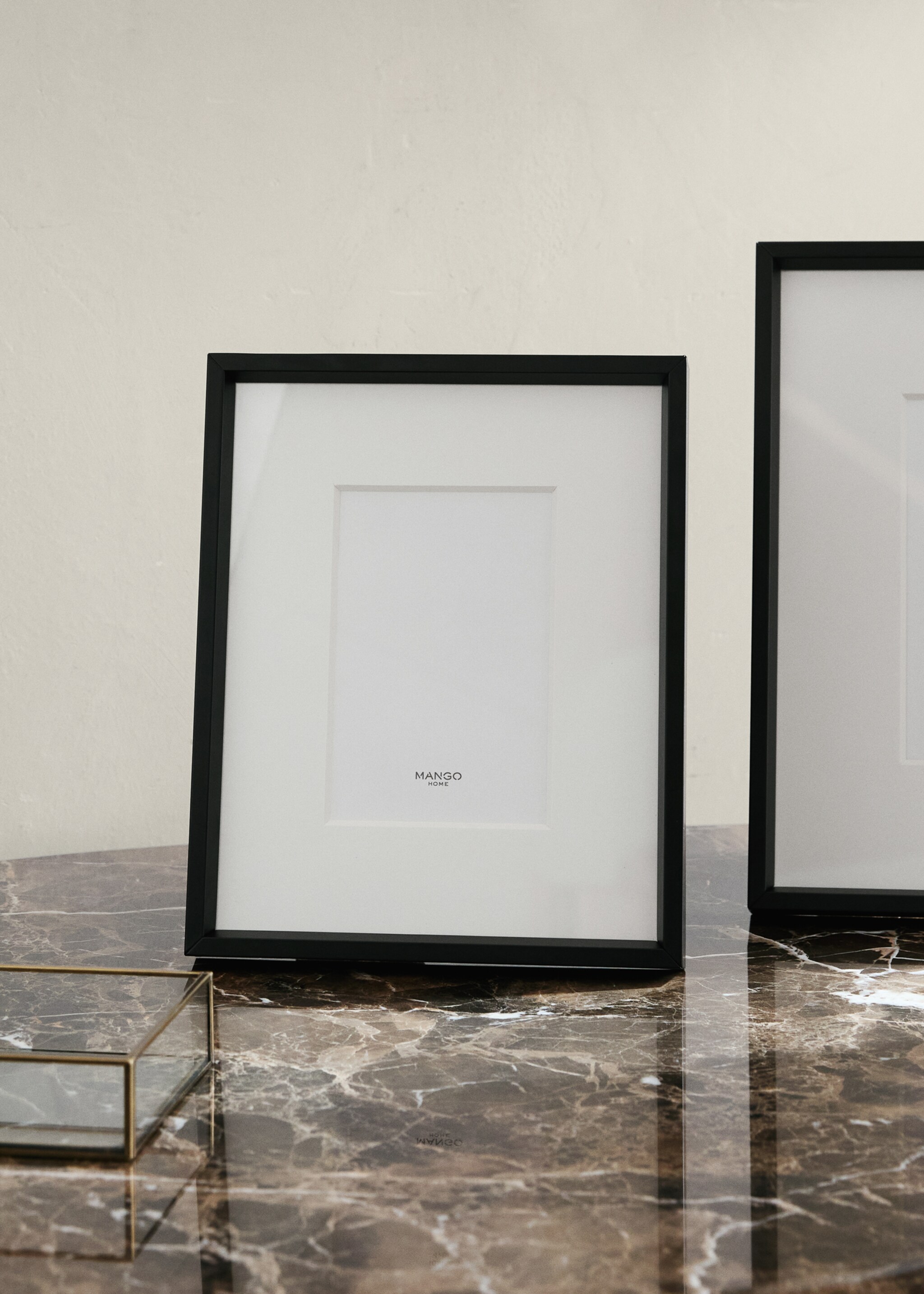 Middelgrote passe-partoutlijst - Overzichtstekening, Zwart. Ref: 27081303-00.