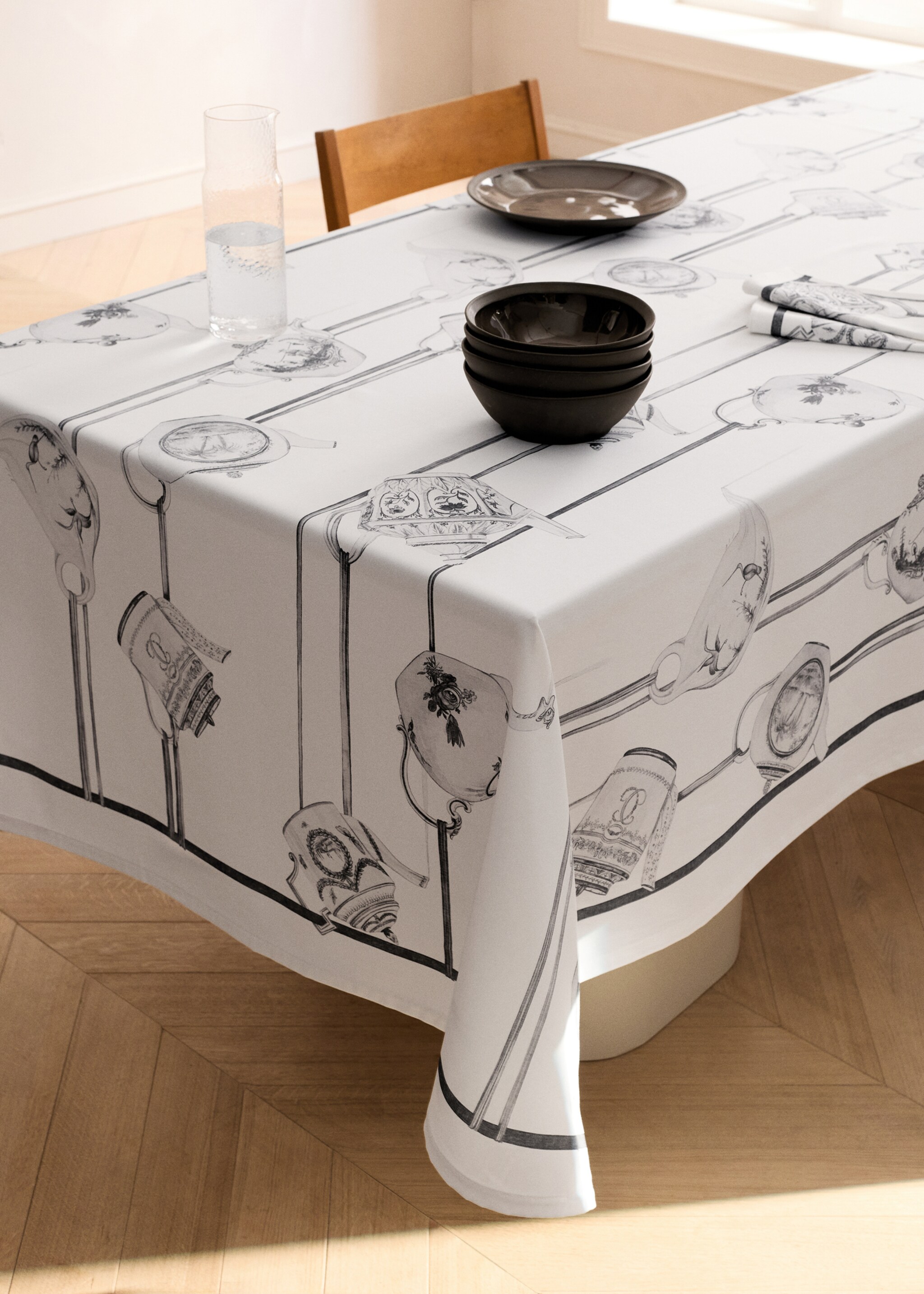 Cotton tablecloth with cup pattern for 8 to 10 guests - General plane, Grey. Ref: 27081327-00.