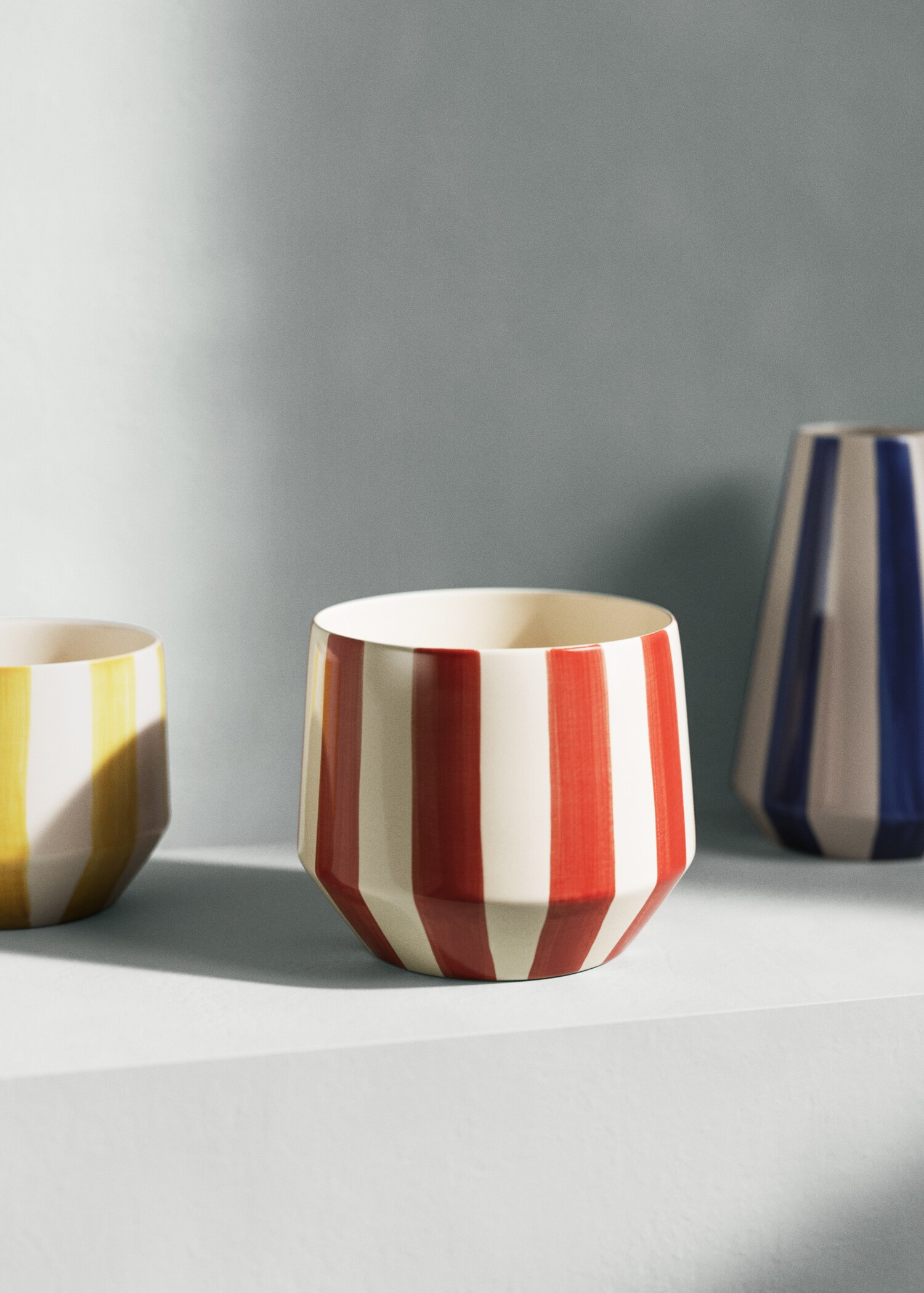 Macetero rayas pintado a mano - Plano general