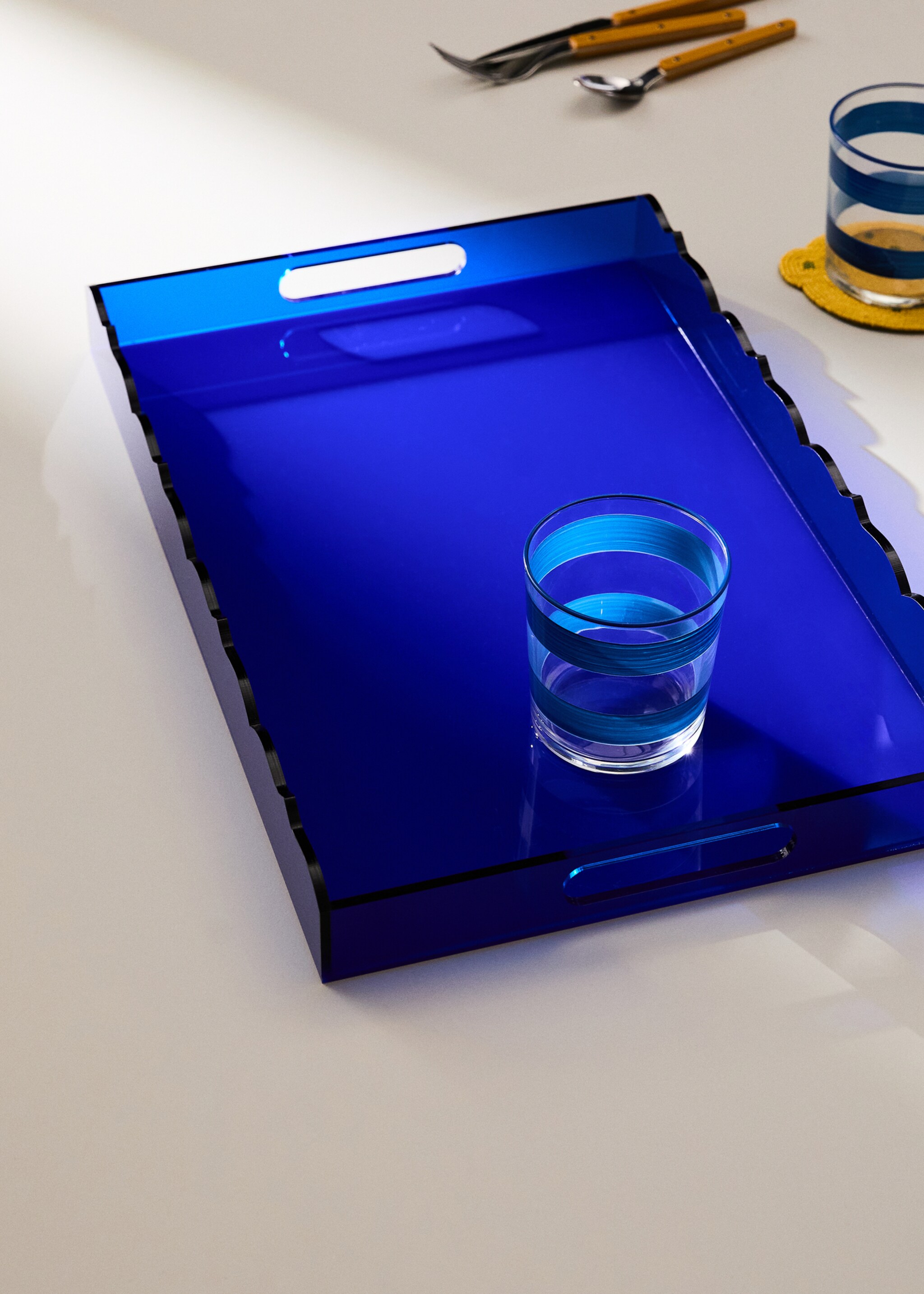 Large wavy acrylic tray in large colour - General plane, Blue. Ref: 27082895-00.