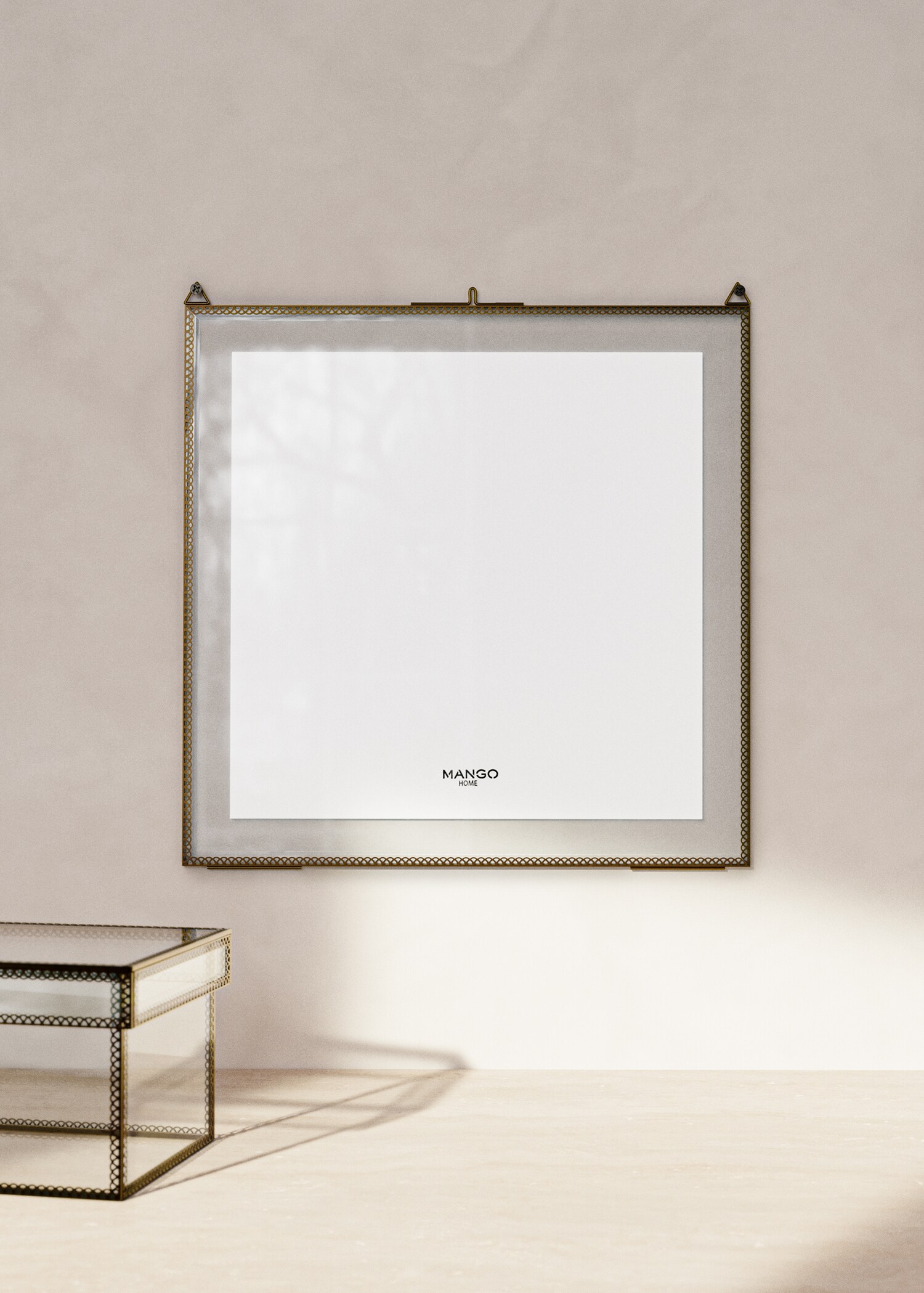 Grand cadre carré à bord métallique - Plan général