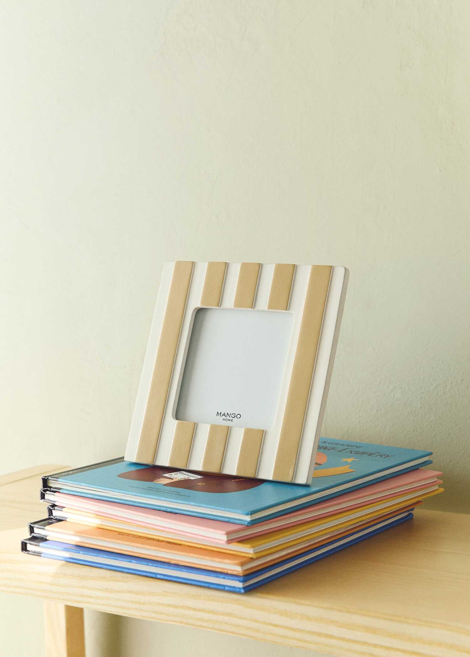 Bicolour striped resin photo frame - General plane