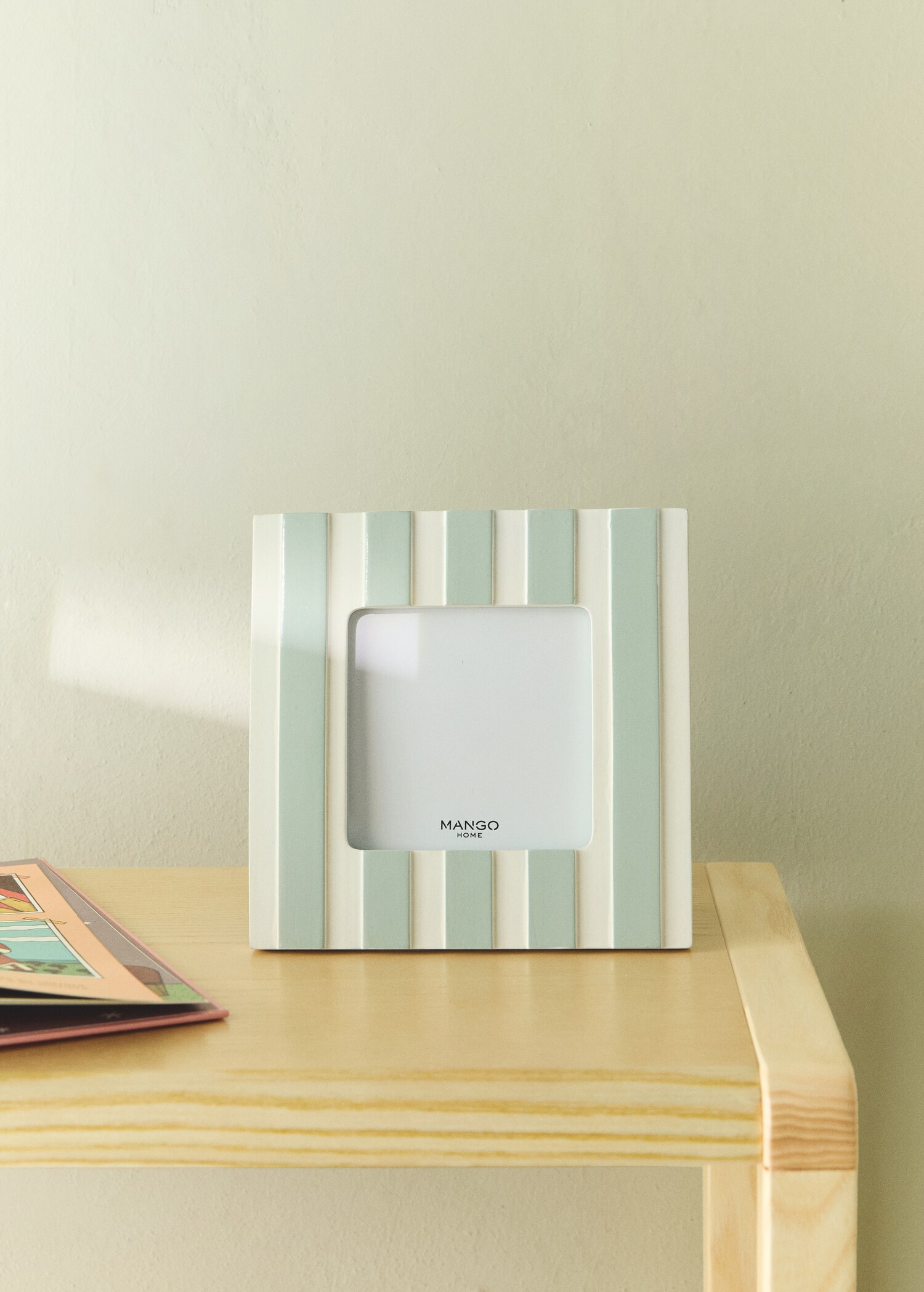 Bicolour striped resin photo frame - General plane