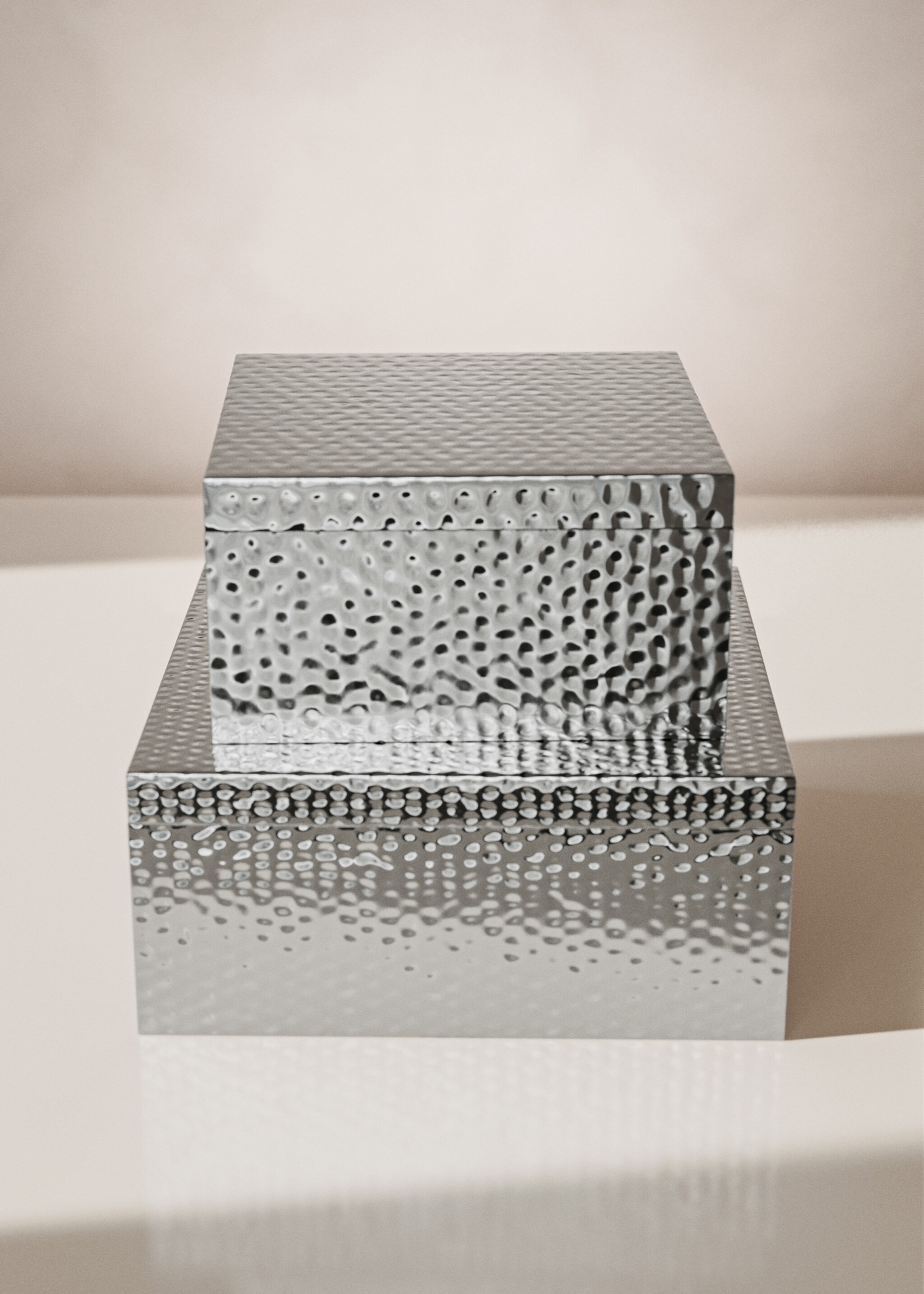 Petite boîte métal en métal martelé - Plan général, Argent. Ref: 27082932-00.