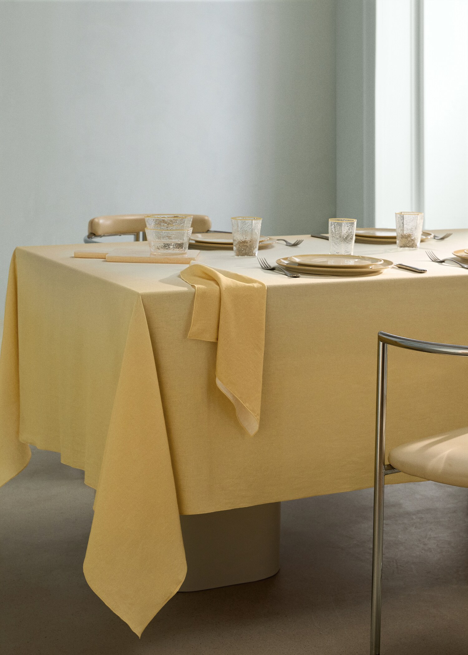 Ombre cotton linen tablecloth design for 2 to 4 people - General plane