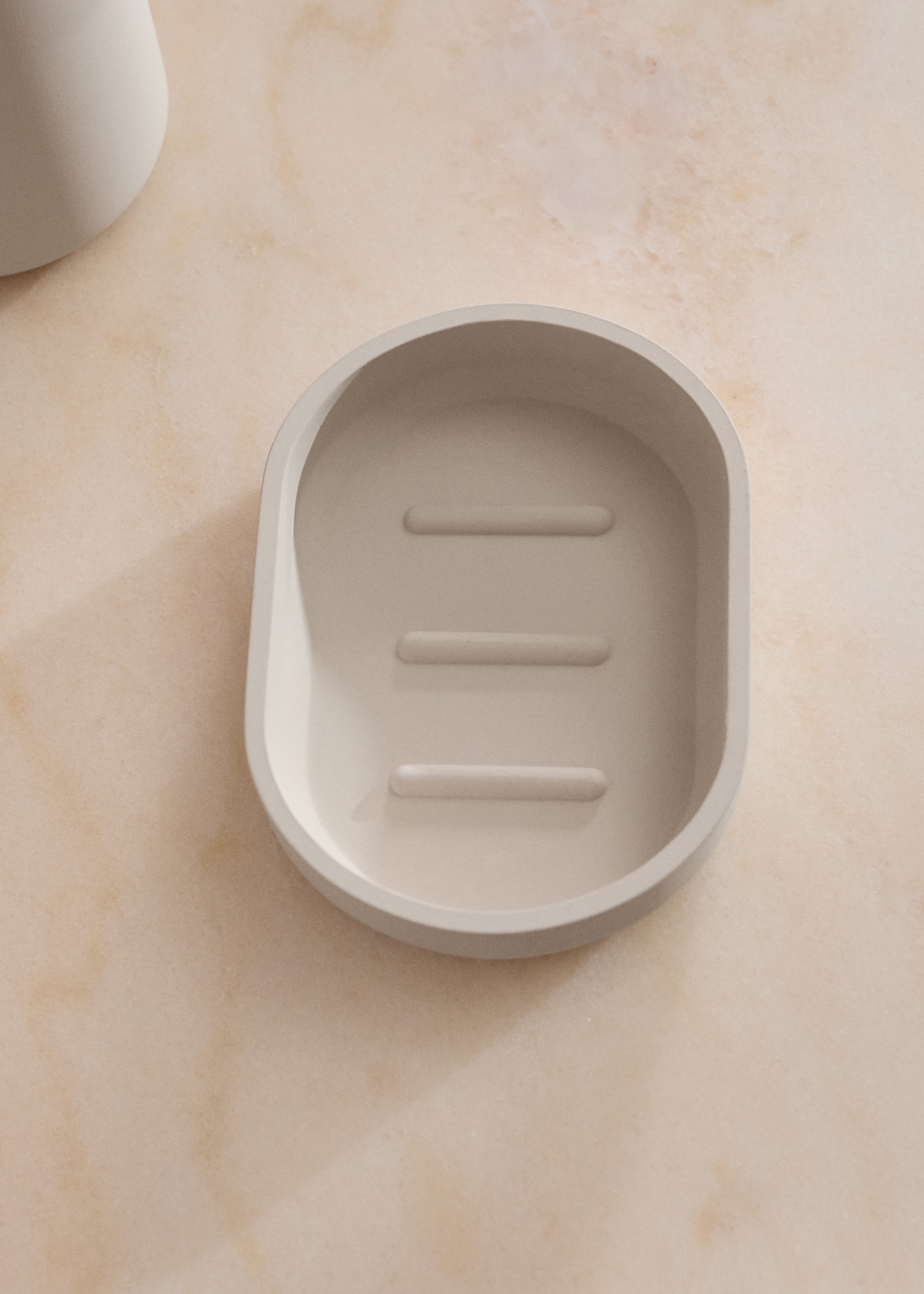 Resin soap dish - General plane, Ecru. Ref: 27083282-00.