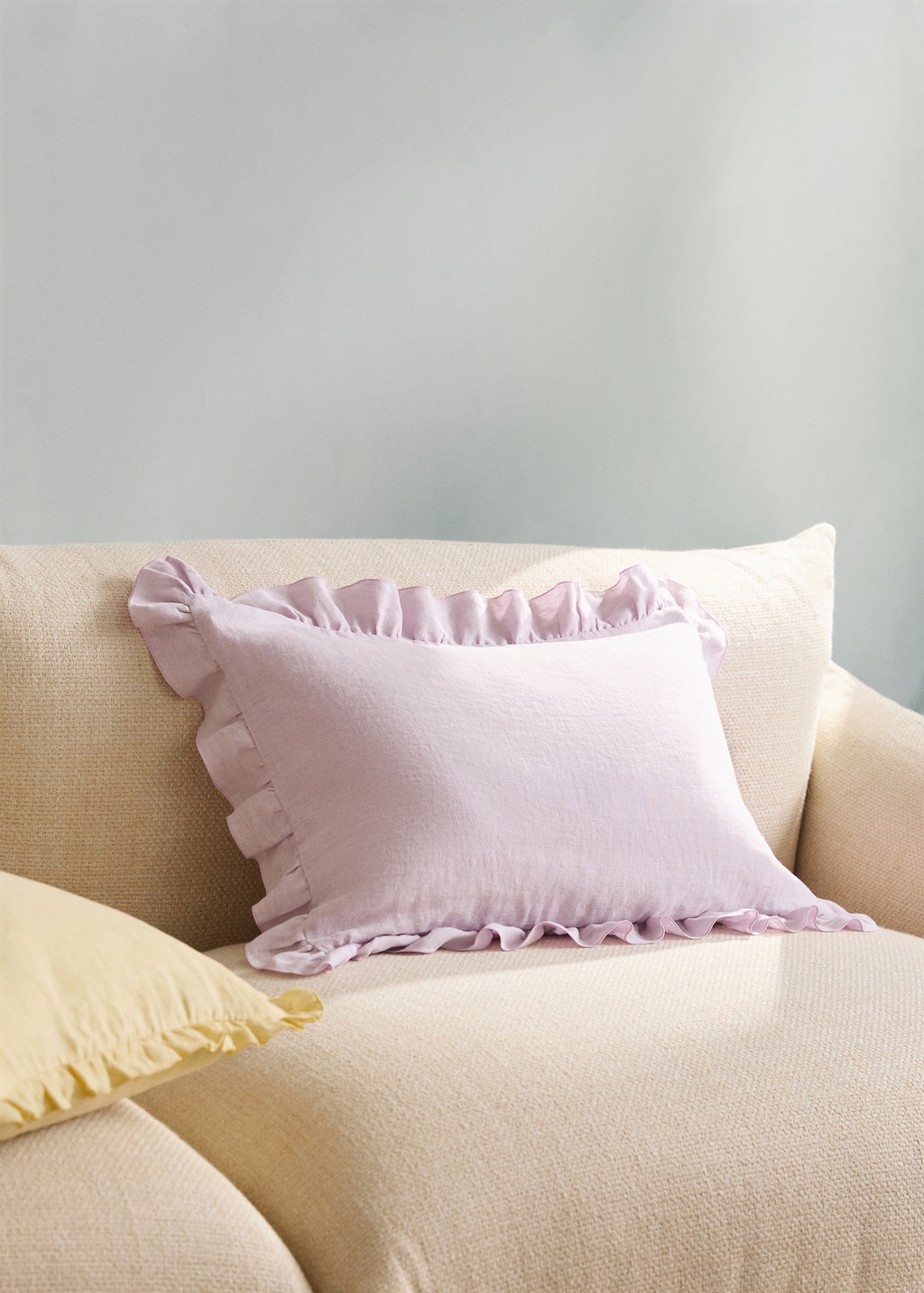 Housse de coussin 100 % lin volant 40 x 60 cm - Home | MANGO France métropolitaine