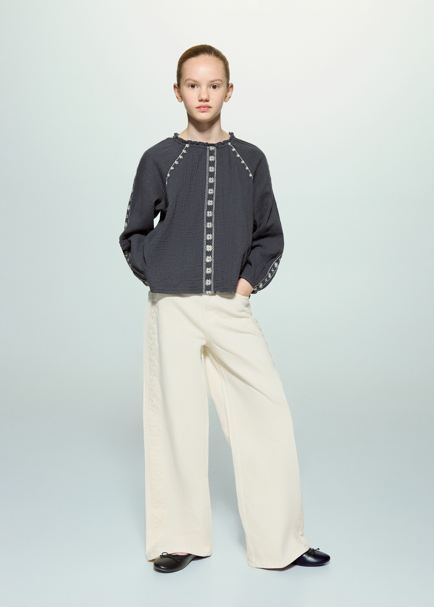 Embroidered cotton blouse - General plane