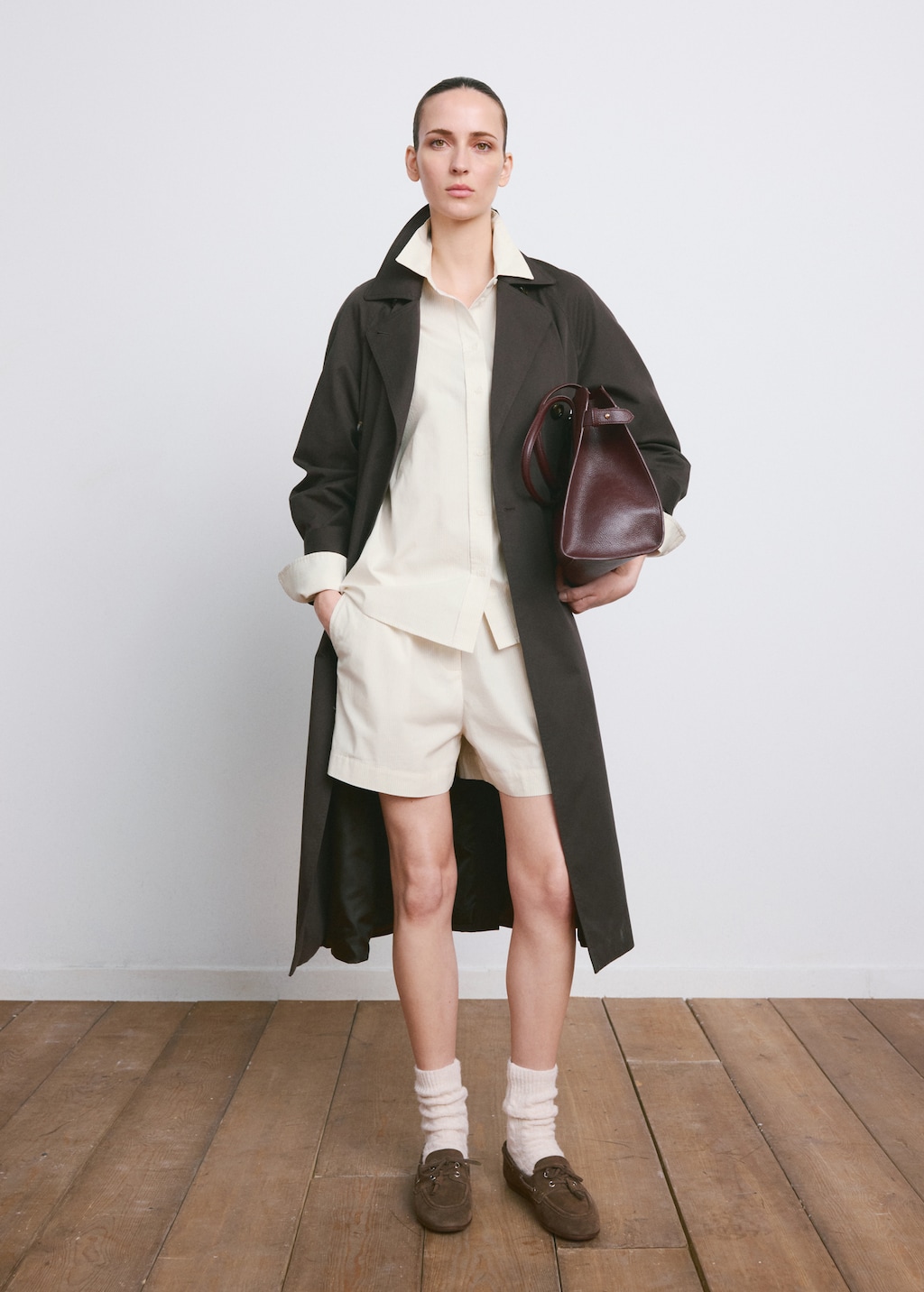 Cotton shorts with elastic waist - image 2