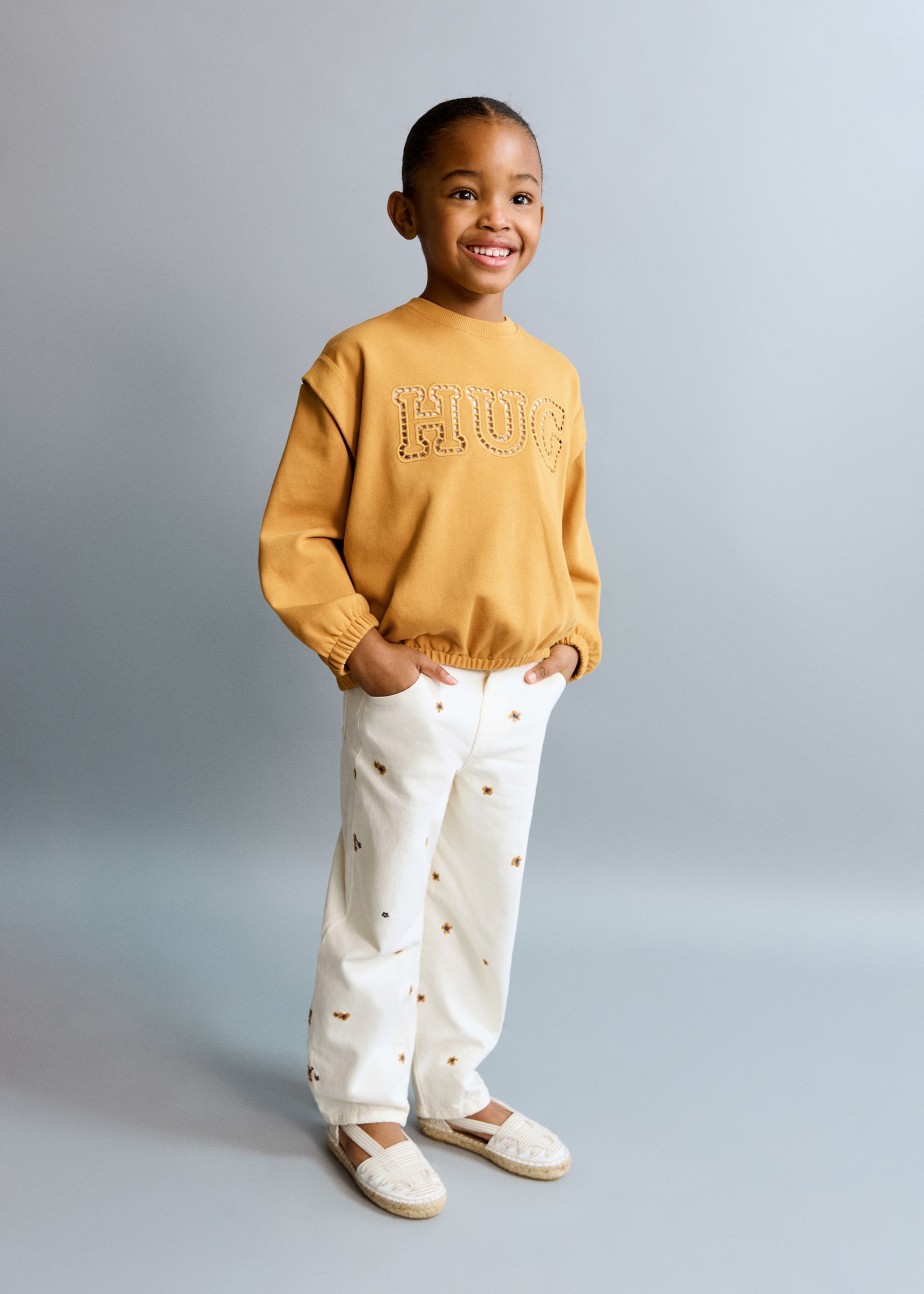 Sudadera algodón texto bordado - Plano general, Ocre. Ref: 27084421-00.