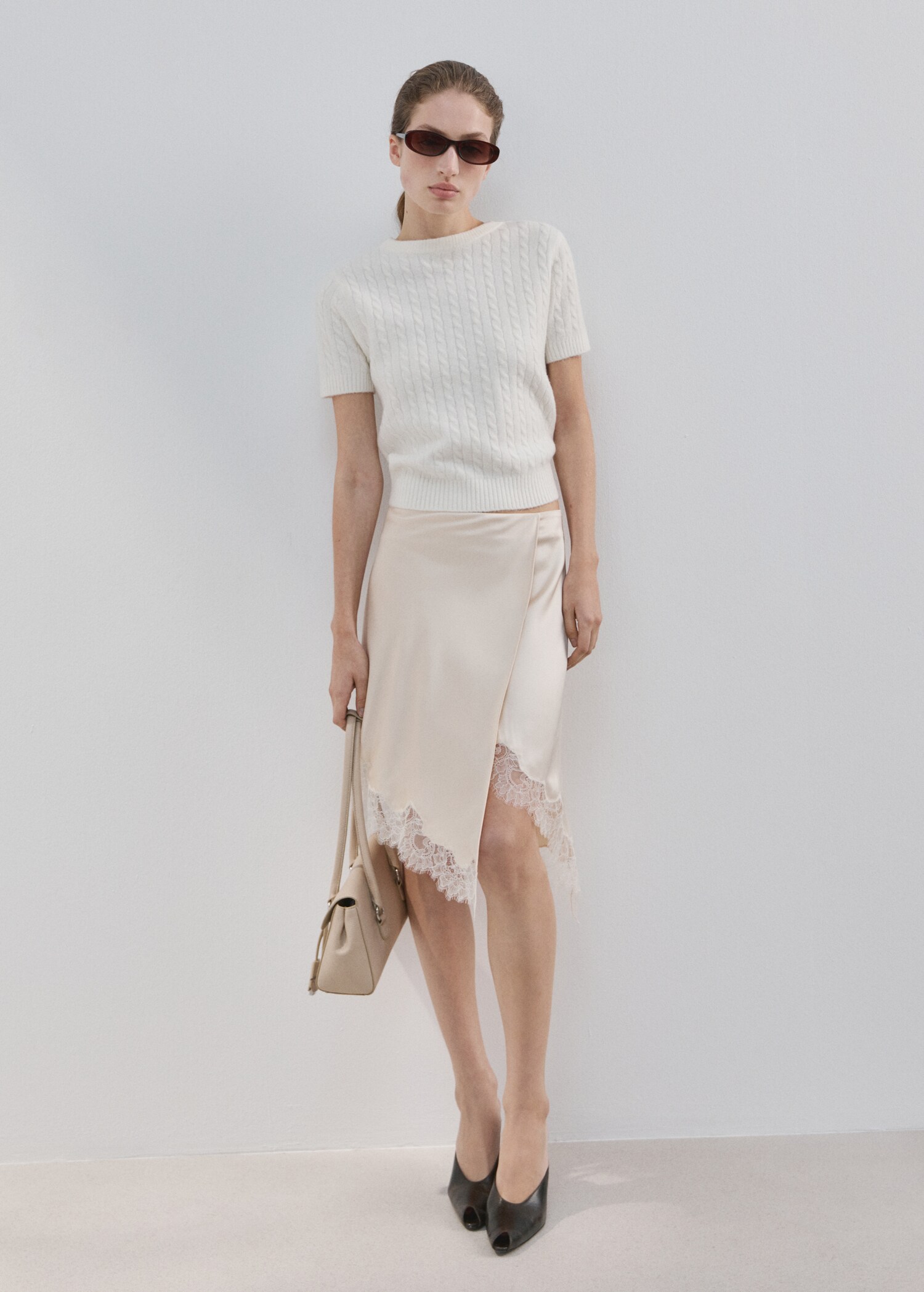 Cross-over lingerie skirt with slit - General plane