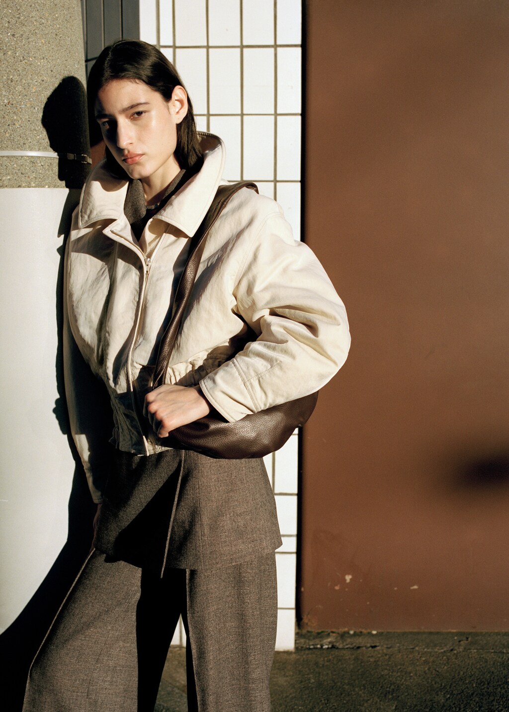 Oval leather shoulder bag