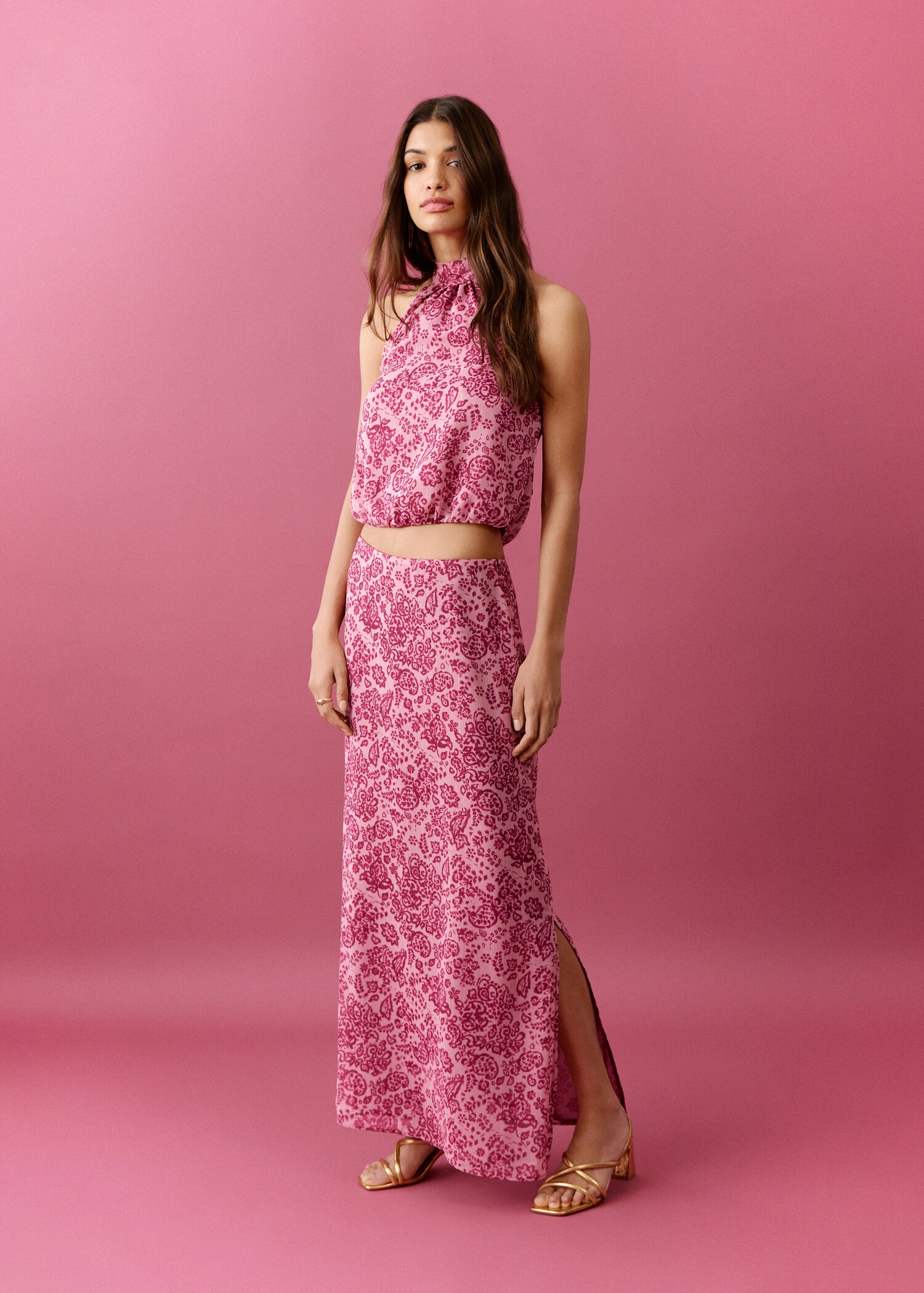 Long skirt with side slit - General plane