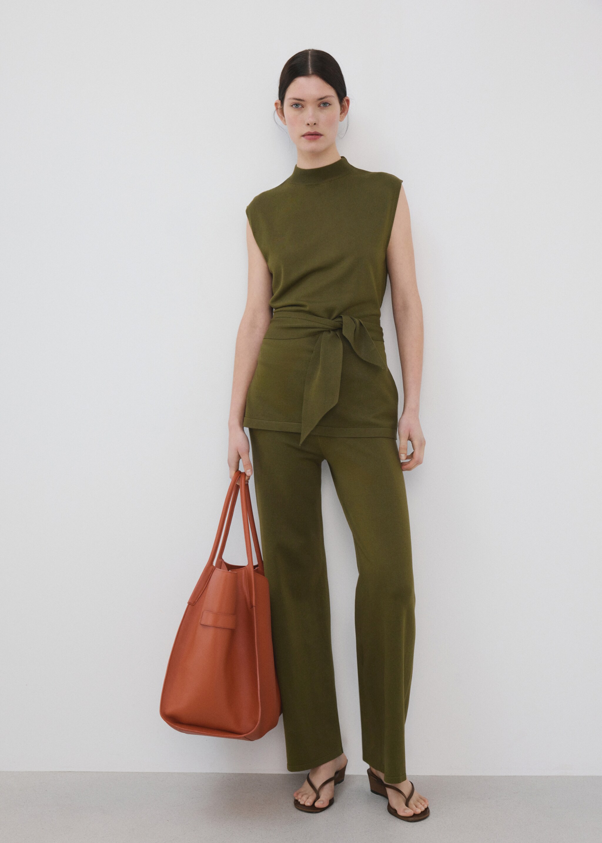 Fine-knit straight-fit trousers - General plane, Khaki. Ref: 27085820-00.