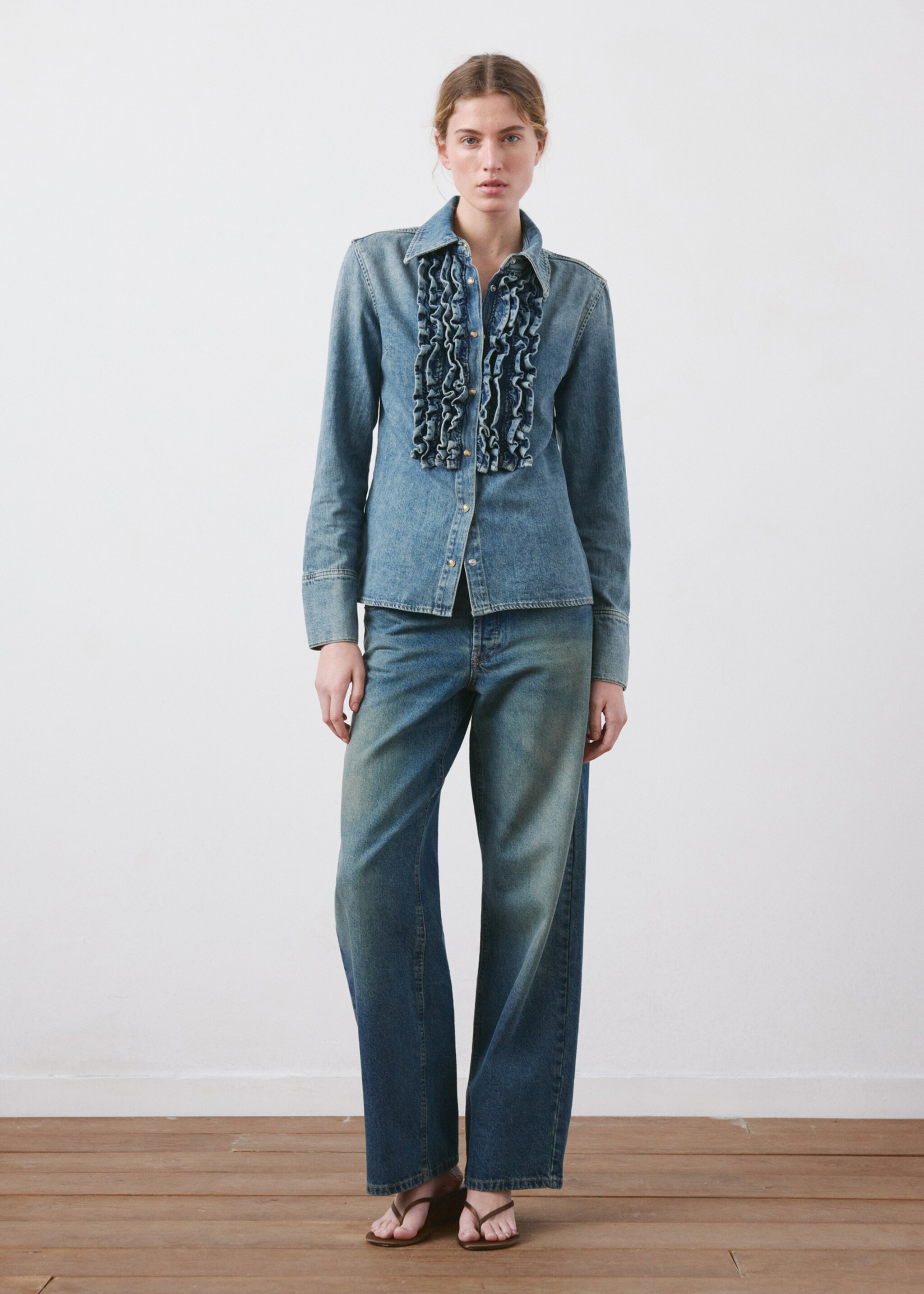 Camisa vaquera volantes - Plano general, Azul medio. Ref: 27085840-00.