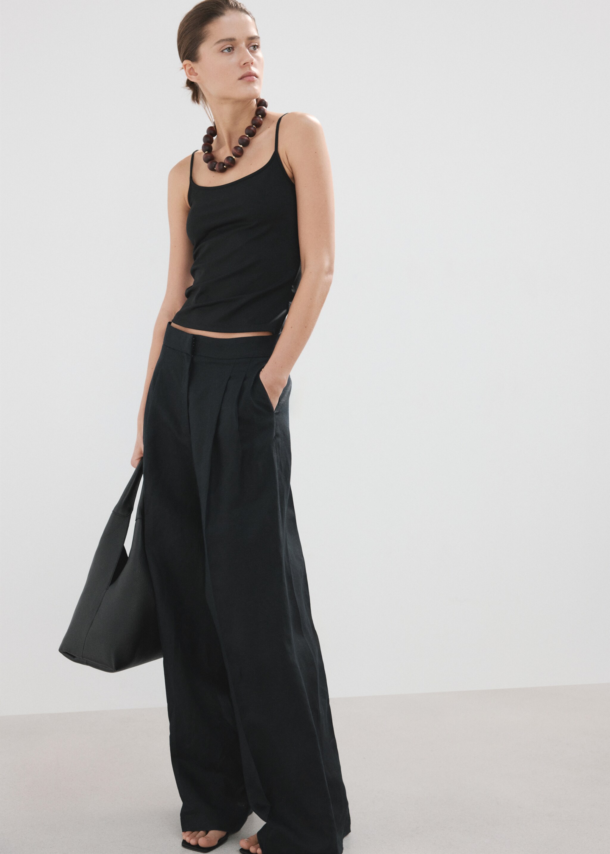 Fitted crop top - General plane, Black. Ref: 27087140-00.