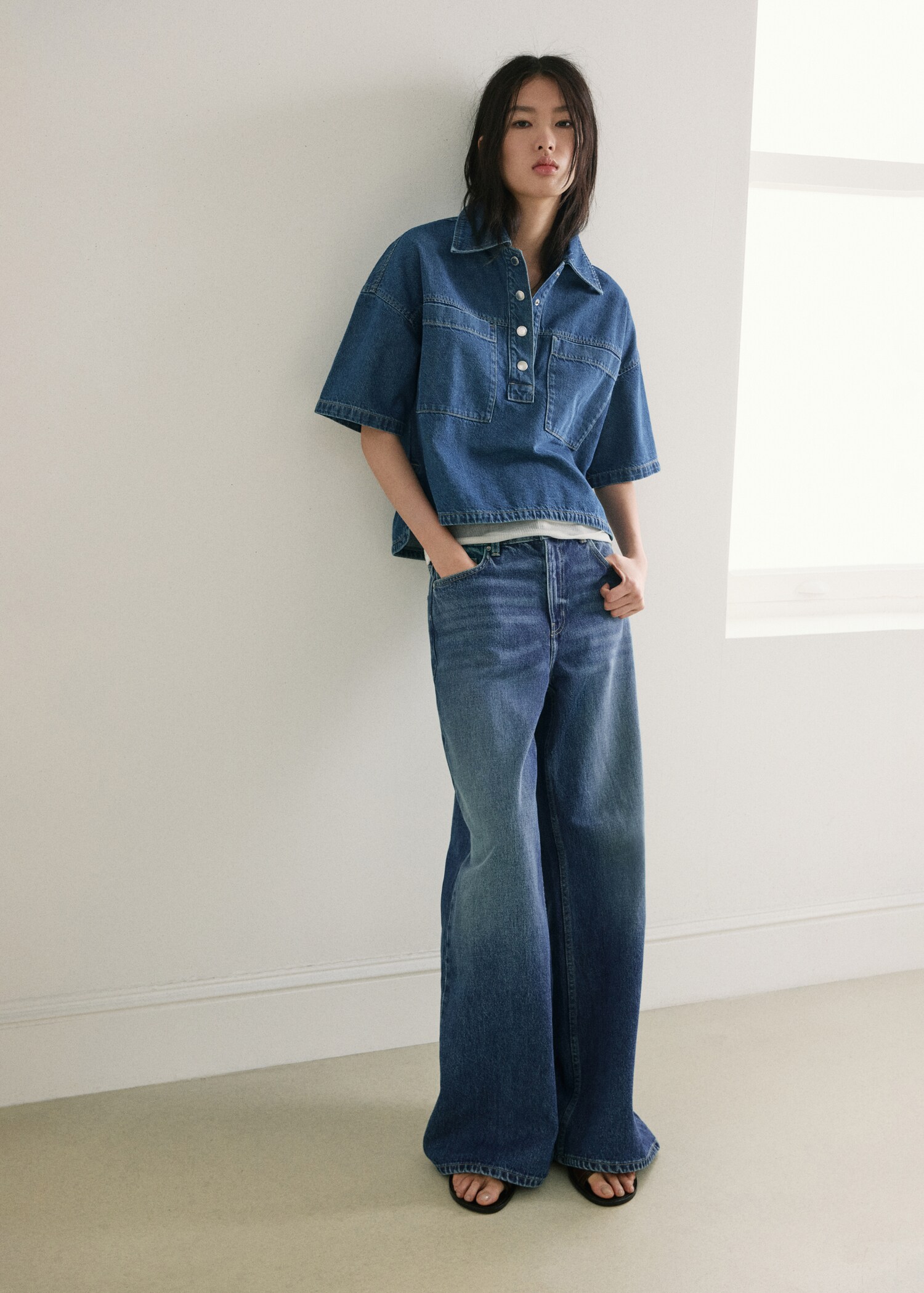 Wide leg mid-rise jeans - General plane