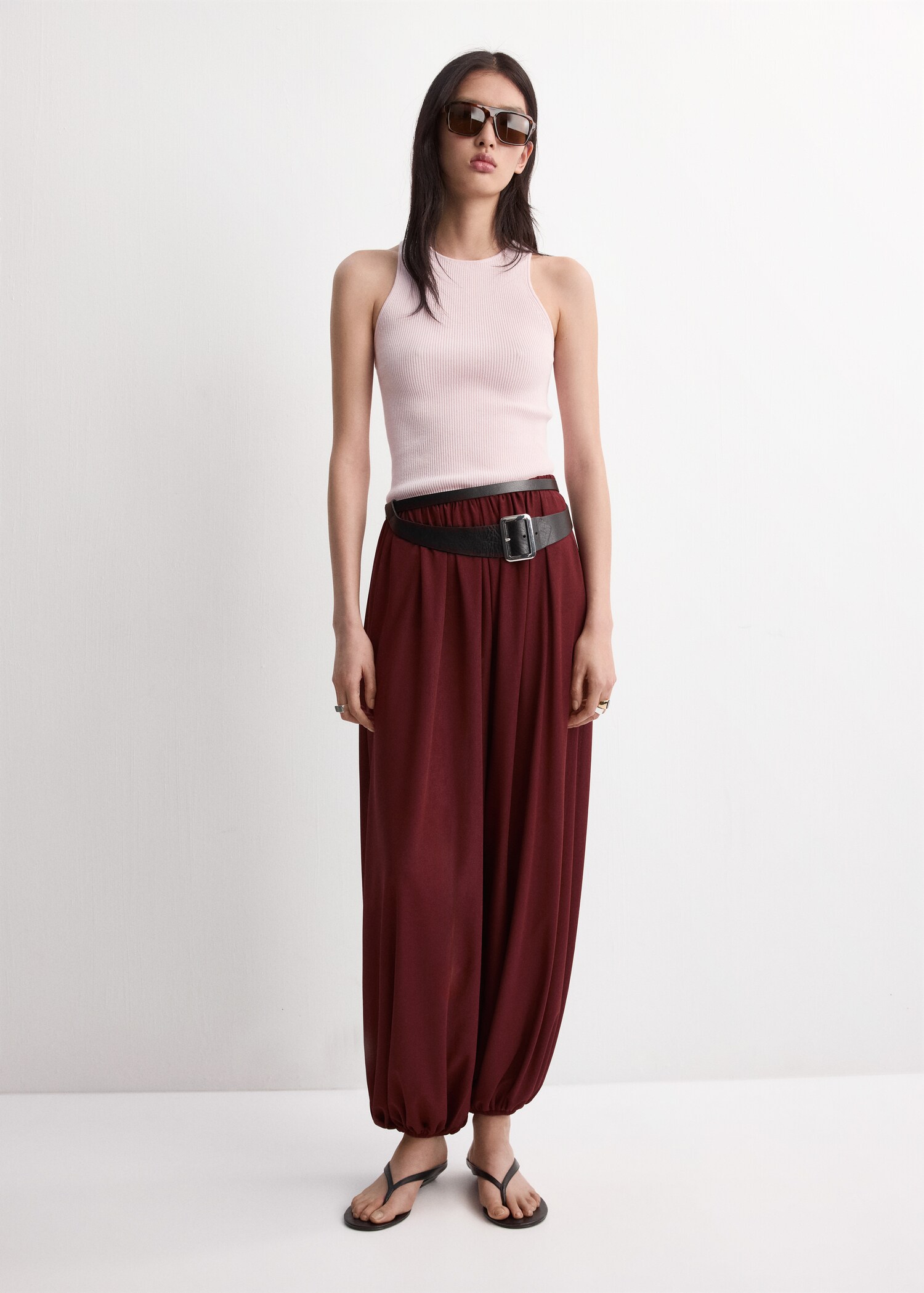 Приталенный топ из тонкого трикотажа - Общий план