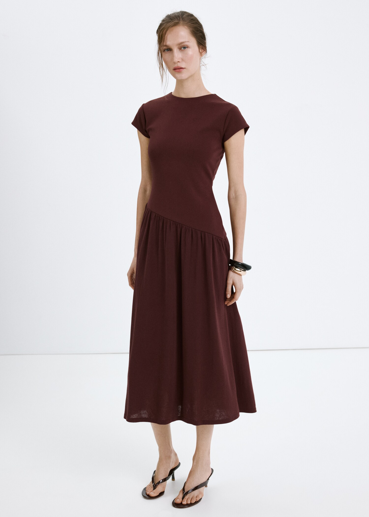 Robe midi asymétrique - Plan général