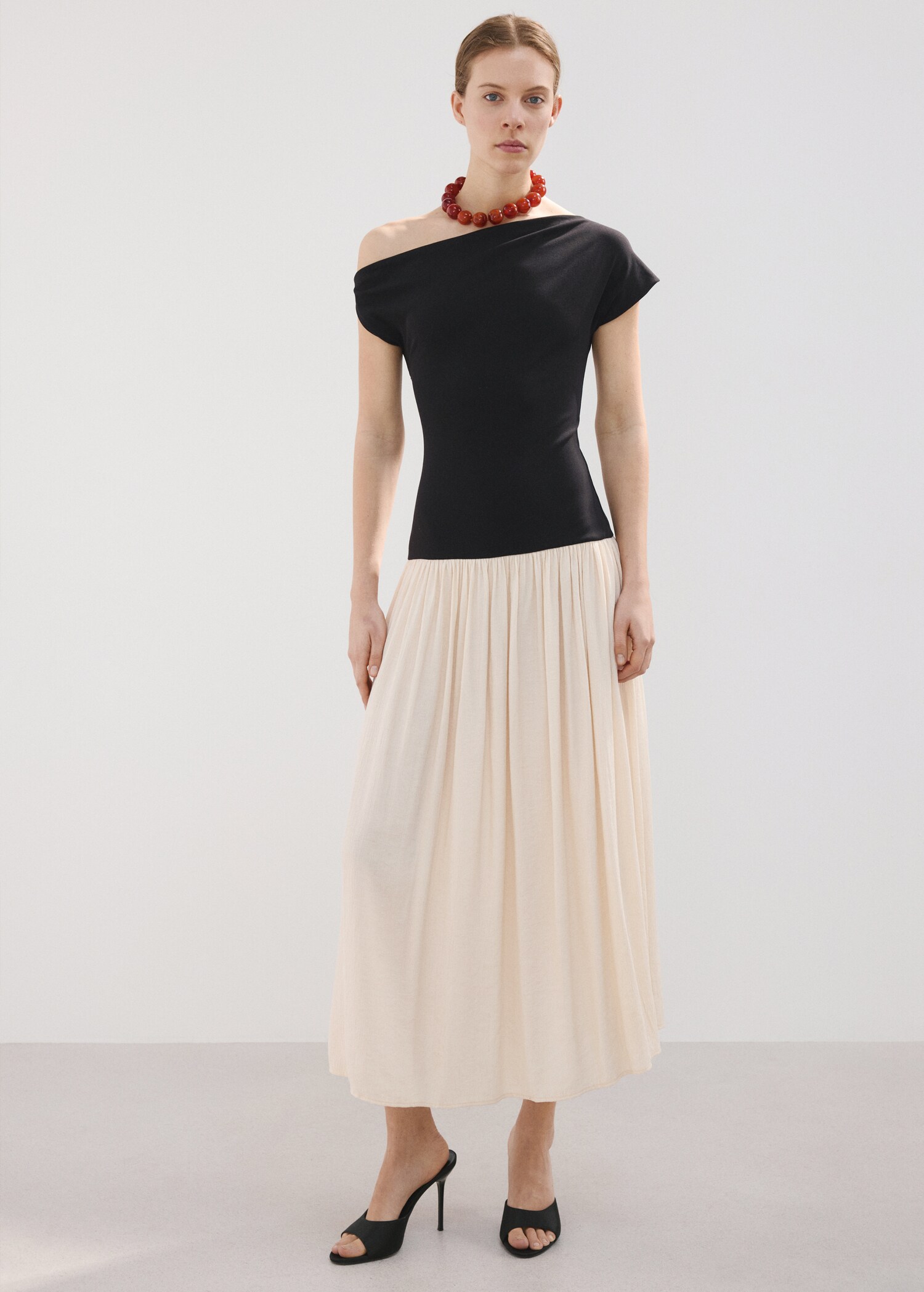 Asymmetrical flared dress - General plane