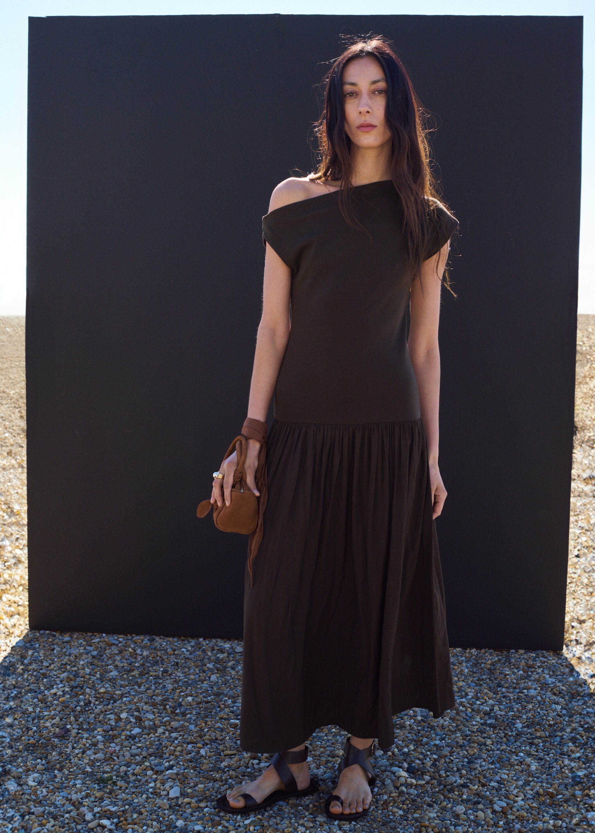 فستان إيفازيه غير متماثل - رؤية عامة, بني. Ref: 27087154-00.