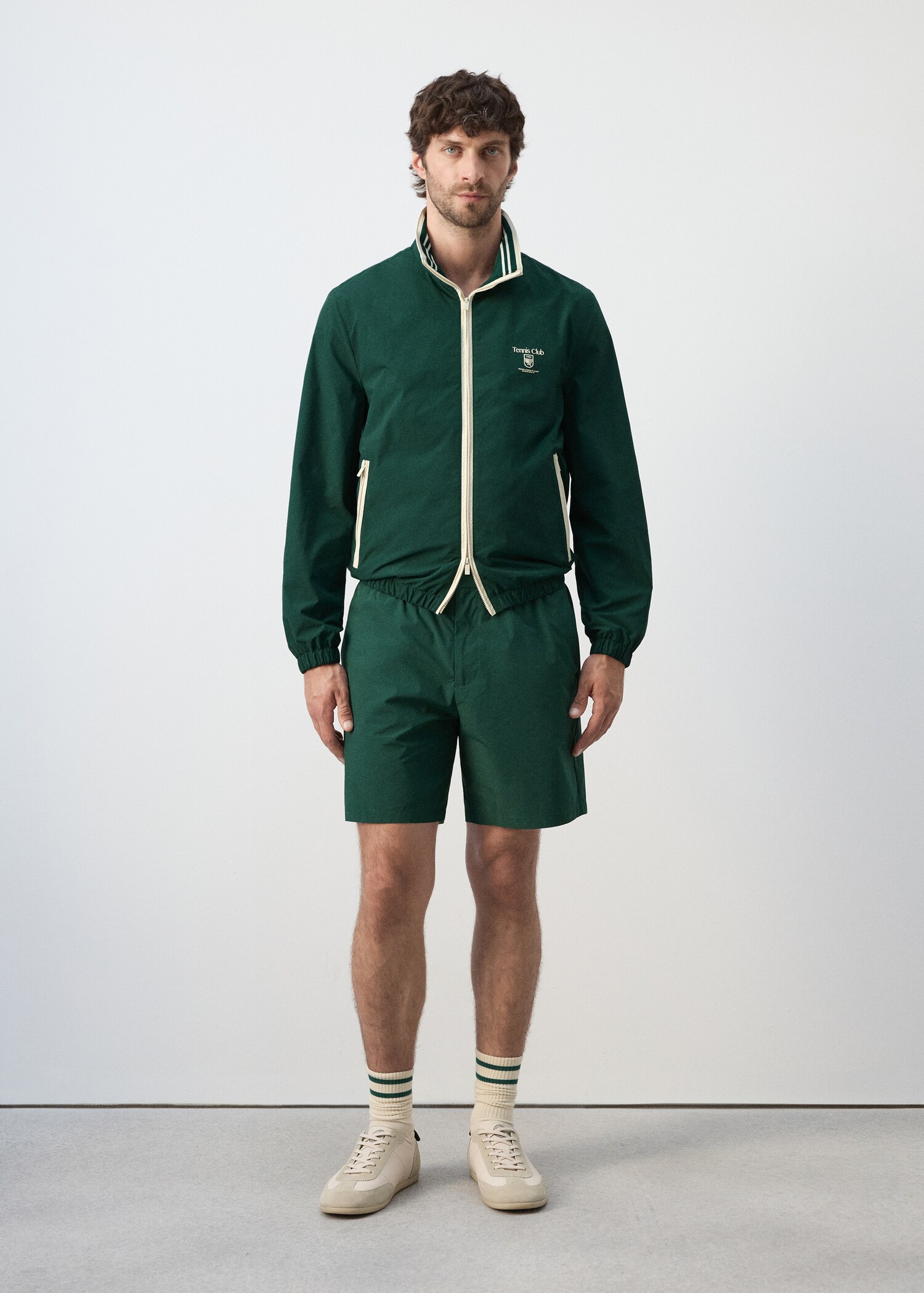 Regular-Fit-Bermudas mit Stickereien - Allgemeine Ansicht