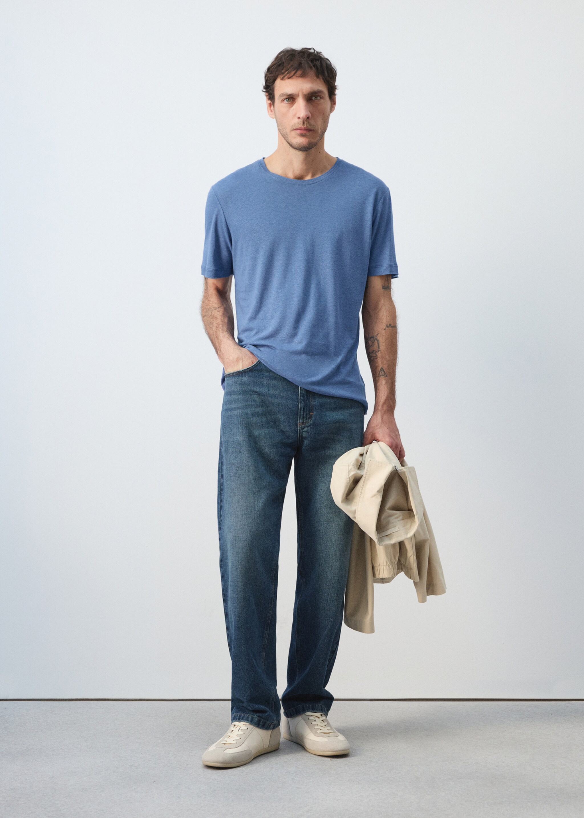 T-shirt lin slim-fit - Plan général, Bleu porcelaine. Ref: 27087895-00.