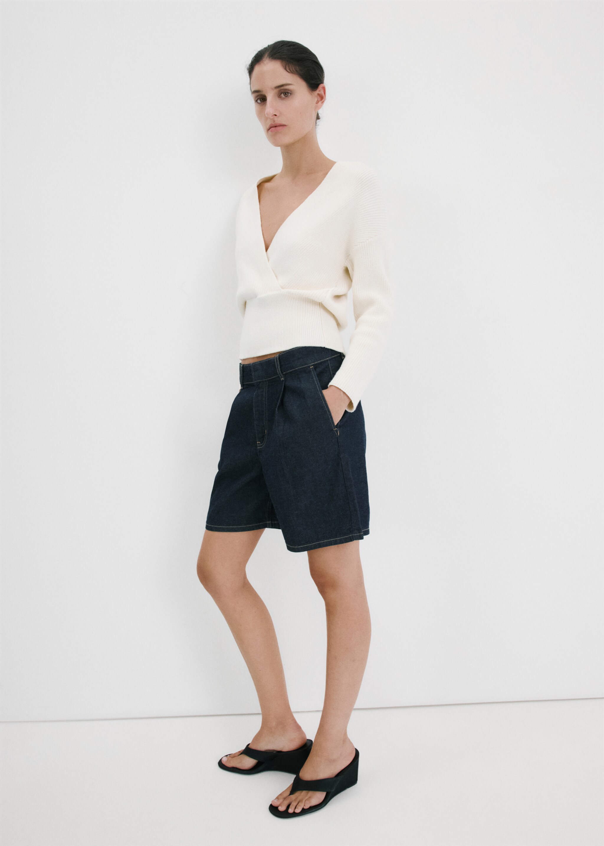 Mid-rise denim bermuda shorts with pleats - General plane, Open Blue. Ref: 27087923-00.