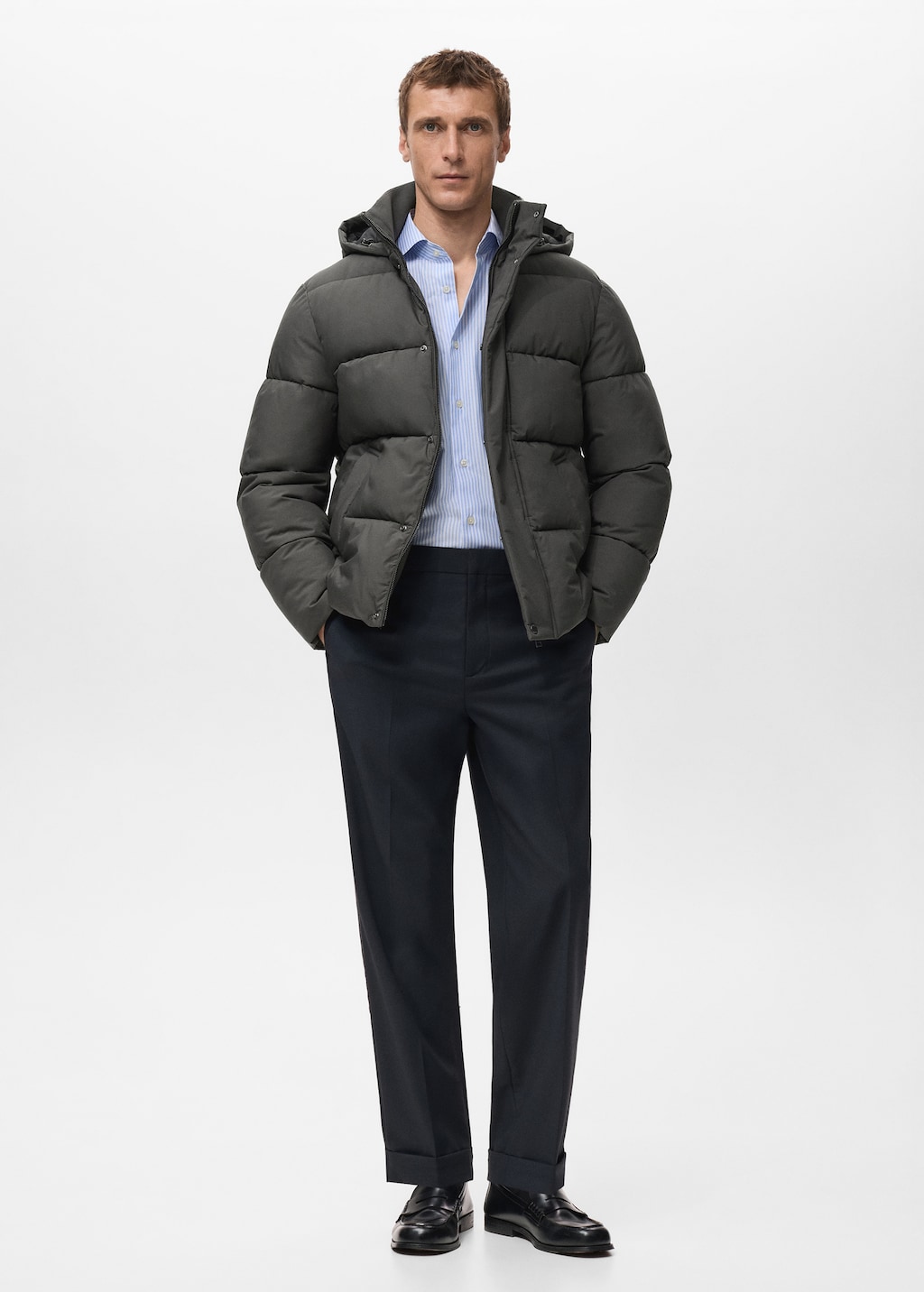 Short water-repellent puffer jacket