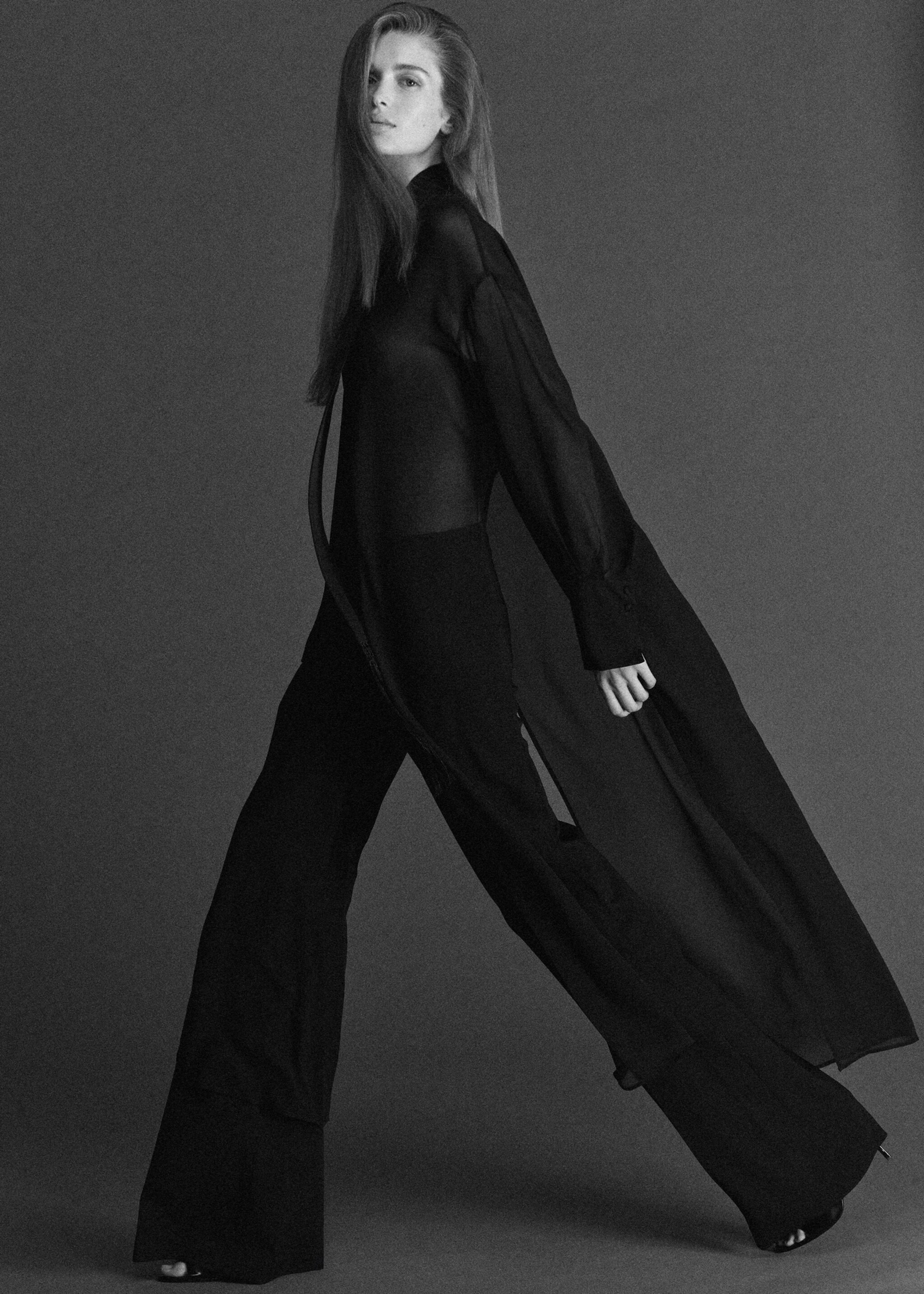 Lang zijden overhemd met sjaaltje - Overzichtstekening, Zwart. Ref: 27091182-00.